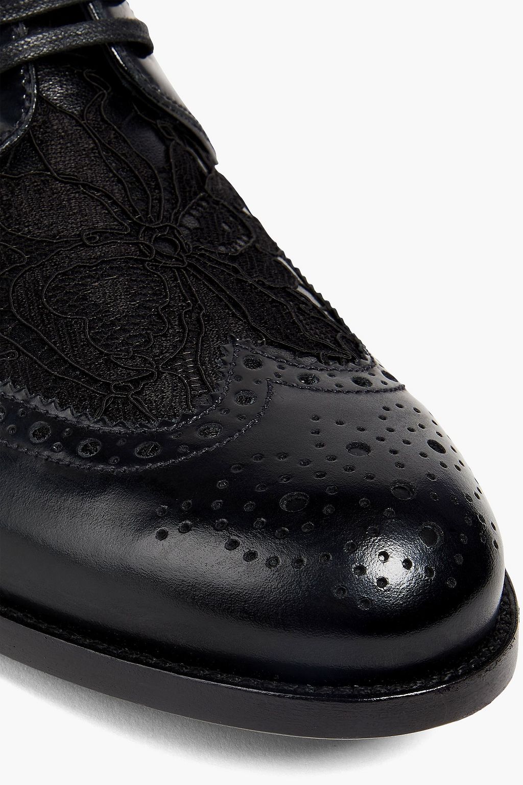 DOLCE&GABBANA حذاء بروغ من الجلد اللامع والدانتيل المفرّغ