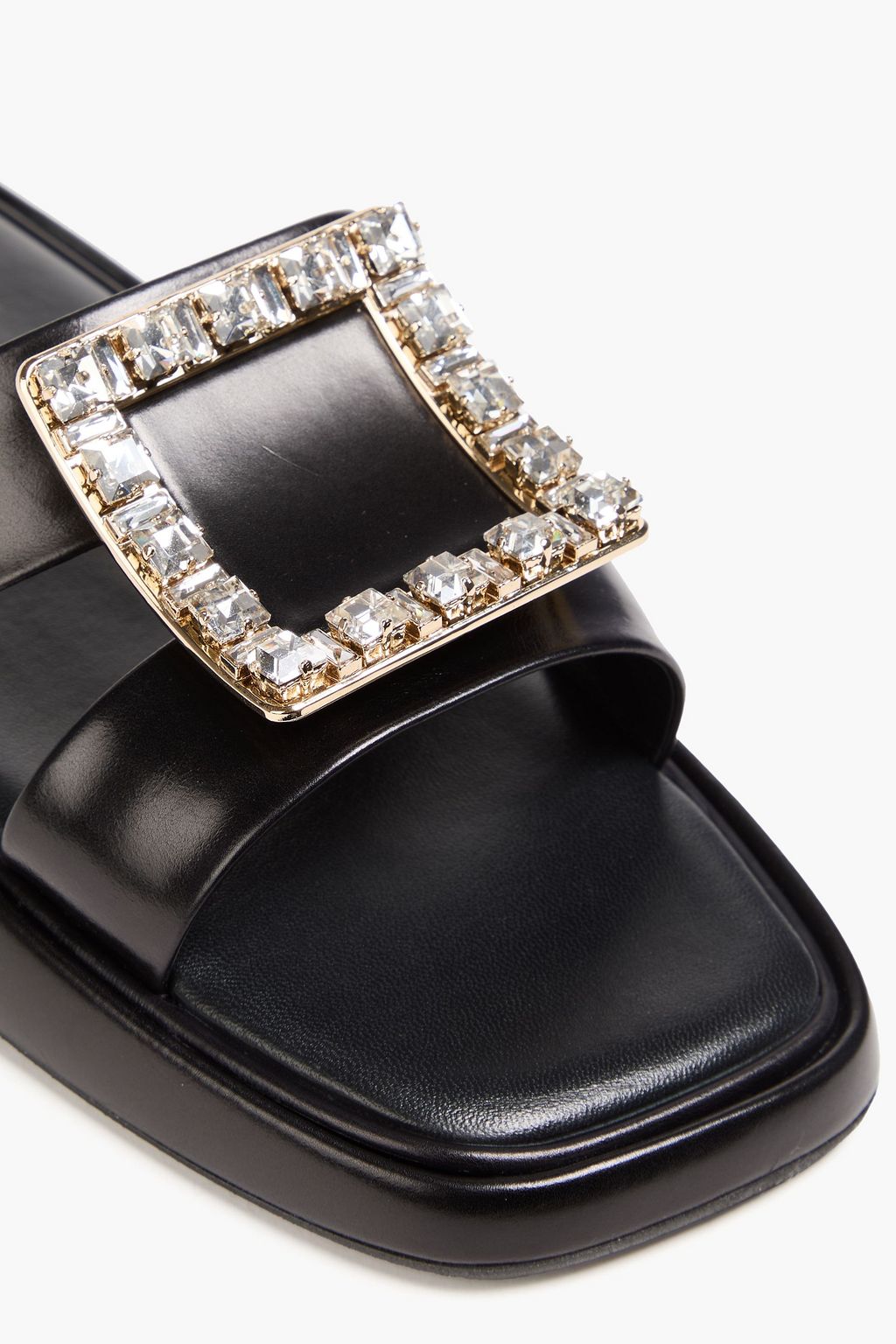 ROGER VIVIER صندل بنعل سميكة من الجلد ومزين بإبزيم