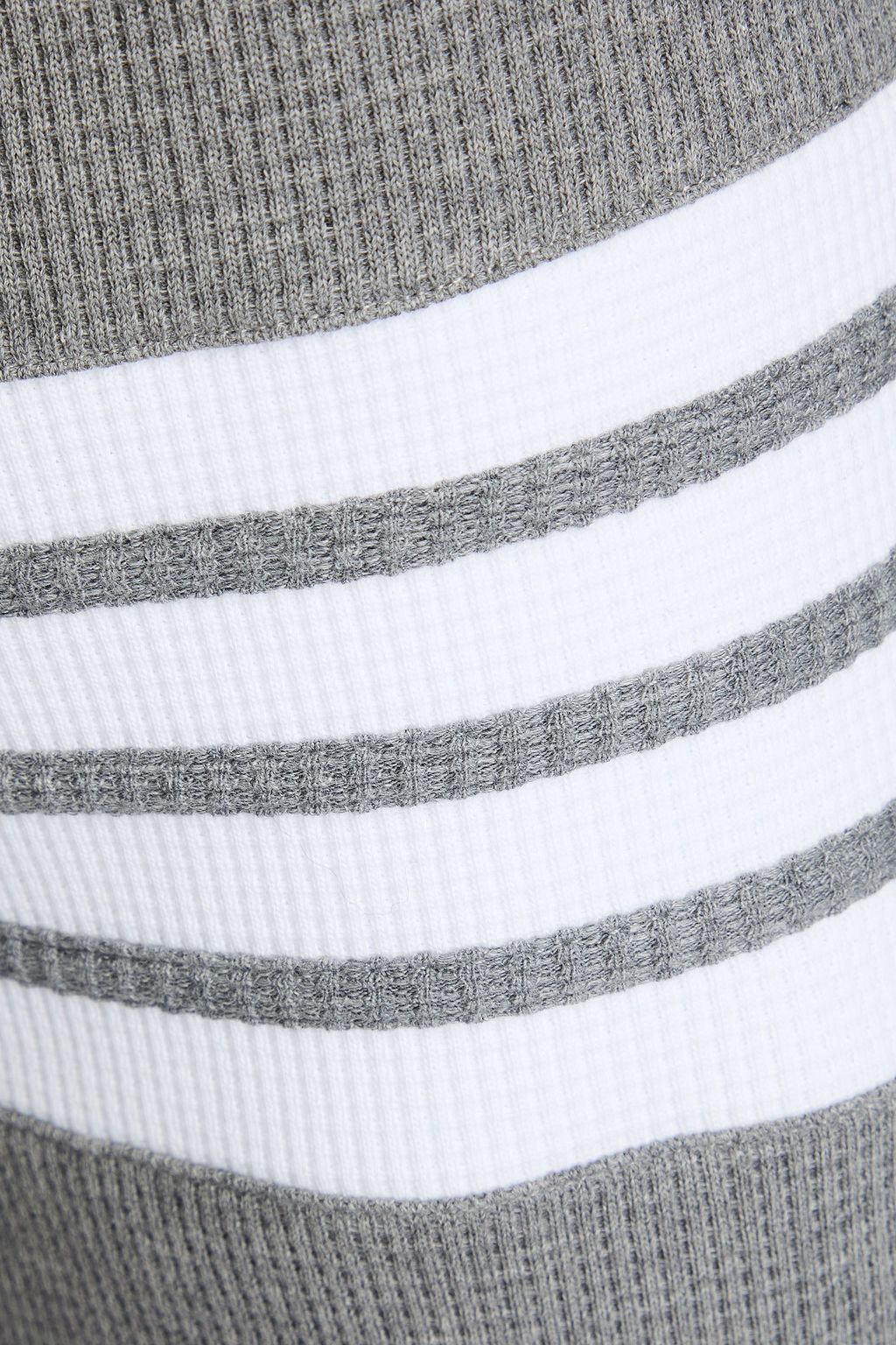 THOM BROWNE بنطال رياضي من القطن المحبوك بنمط وافل بتصميم مخطط