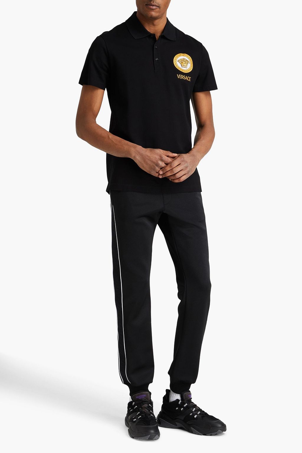 VERSACE قميص بولو من قطن بيكيه بتصميم مطرّز
