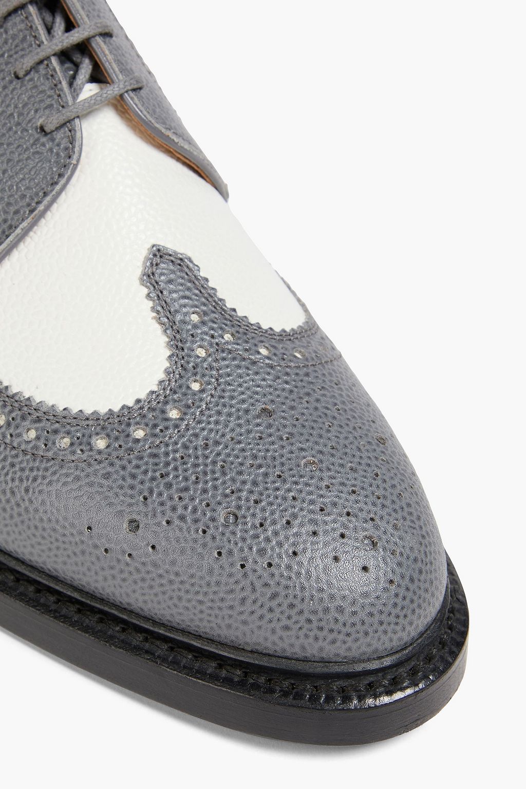 THOM BROWNE 투톤 페블 가죽 브로그