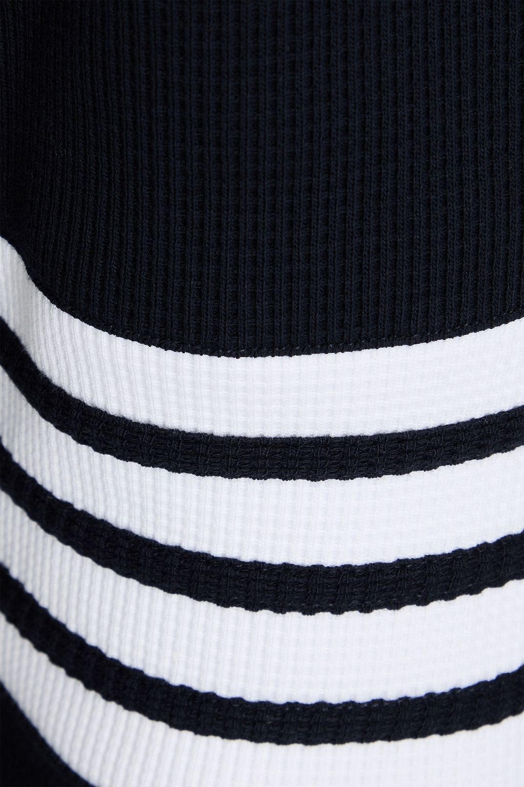 THOM BROWNE بنطال رياضي من القطن المحبوك بنمط وافل بتصميم مخطط