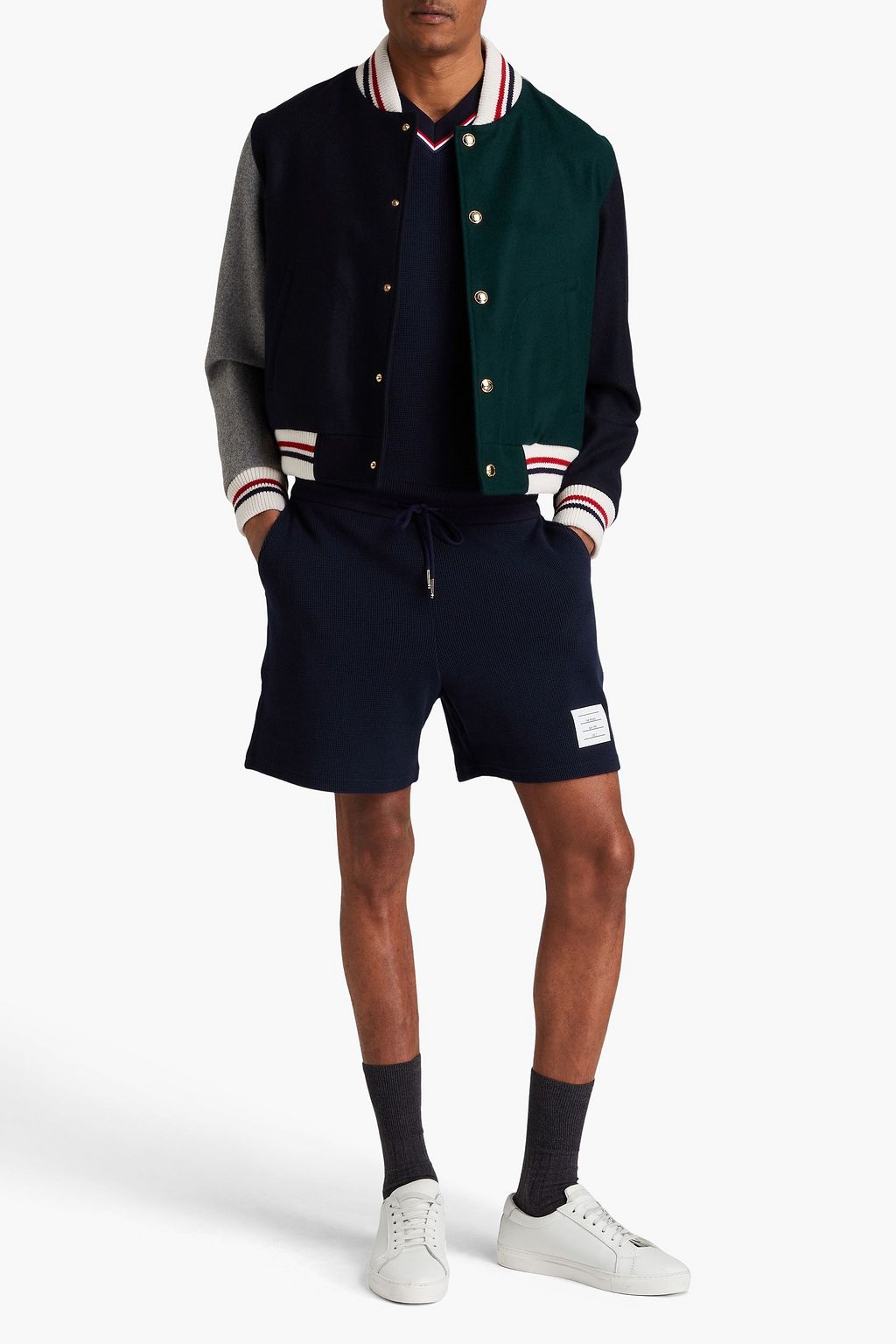 THOM BROWNE جاكيت بومر من مزيج الصوف واللباد بأقسام متباينة الألوان