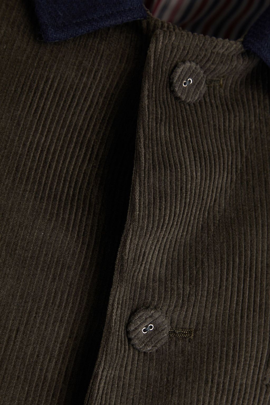 THOM BROWNE جاكيت من قطن مخمل مضلّع