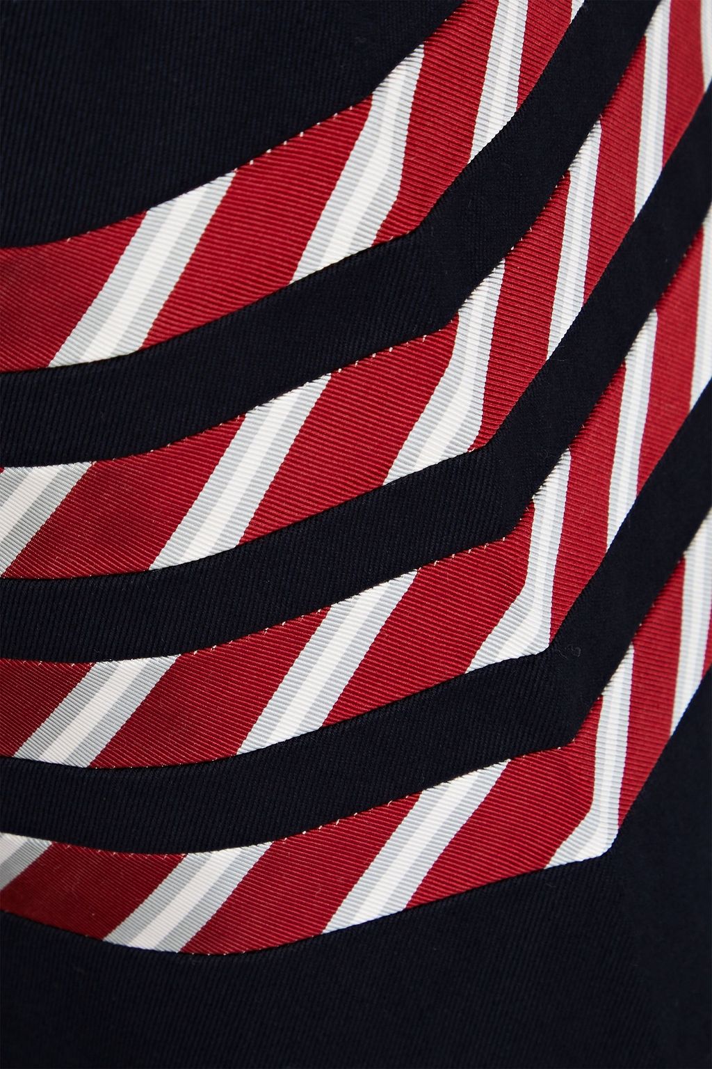 THOM BROWNE بنطلون من قطن الغبردين بتصميم مخطط