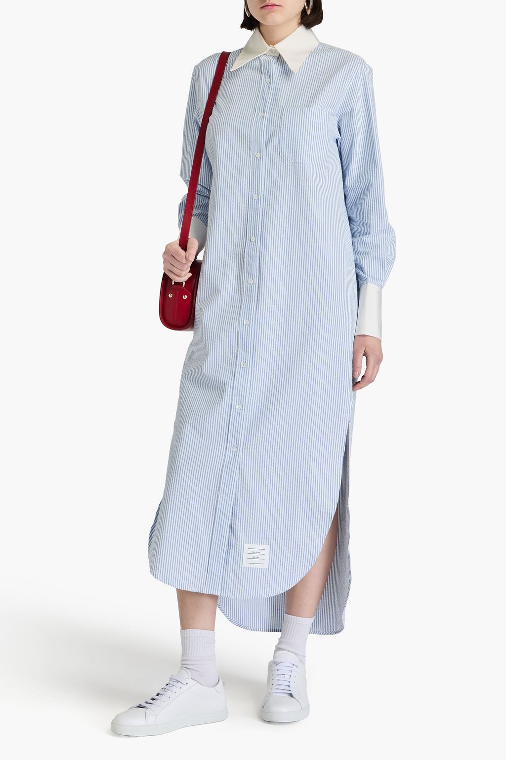 THOM BROWNE فستان طويل بأسلوب القميص من نسيج سيرساكر القطني بتصميم مخطط