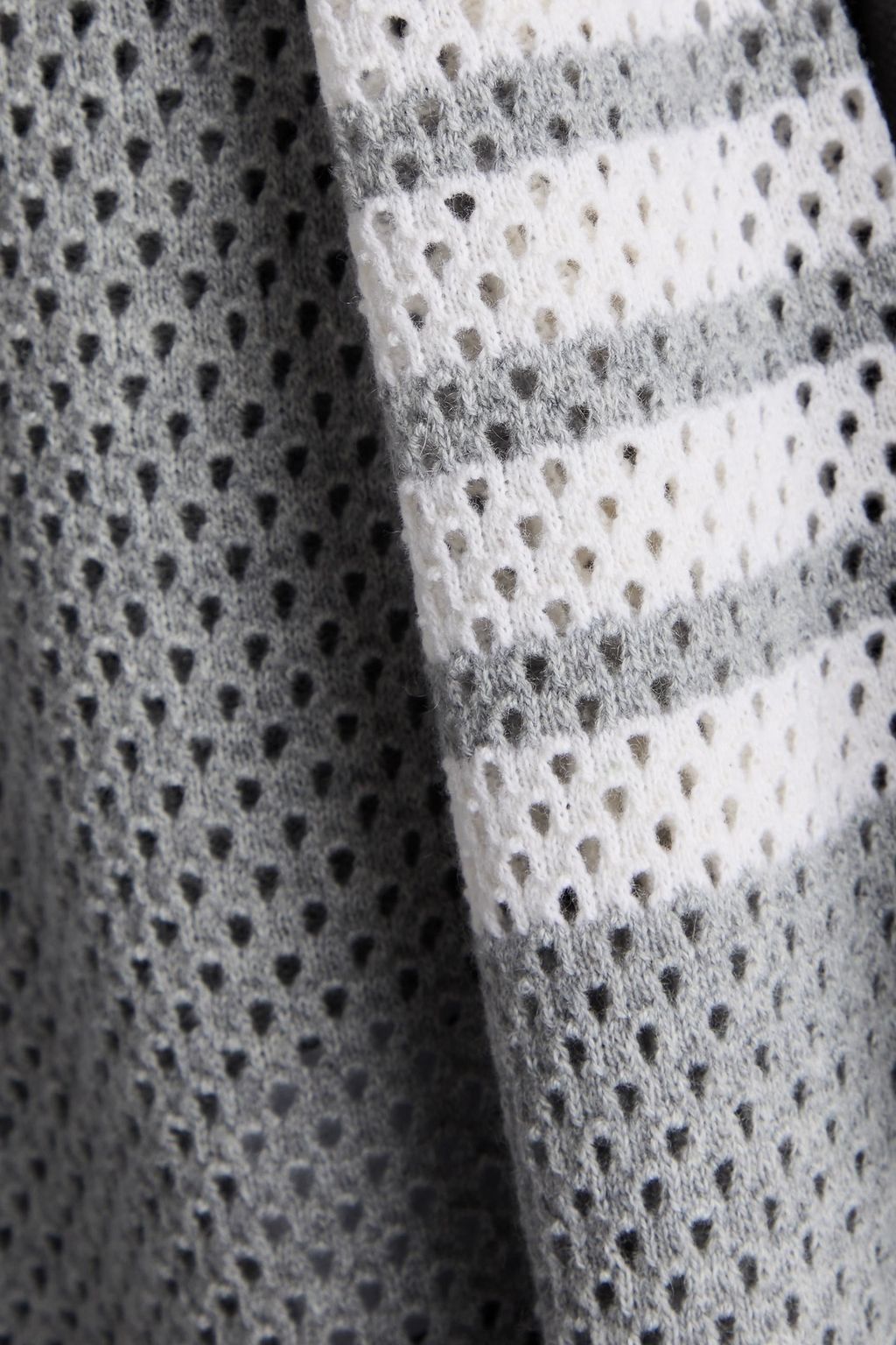 THOM BROWNE كنزة من الكشمير المحبوك بنمط بوينتيل بتصميم مخطط