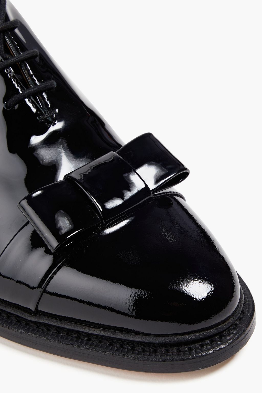 THOM BROWNE حذاء بروغ من الجلد اللامع
