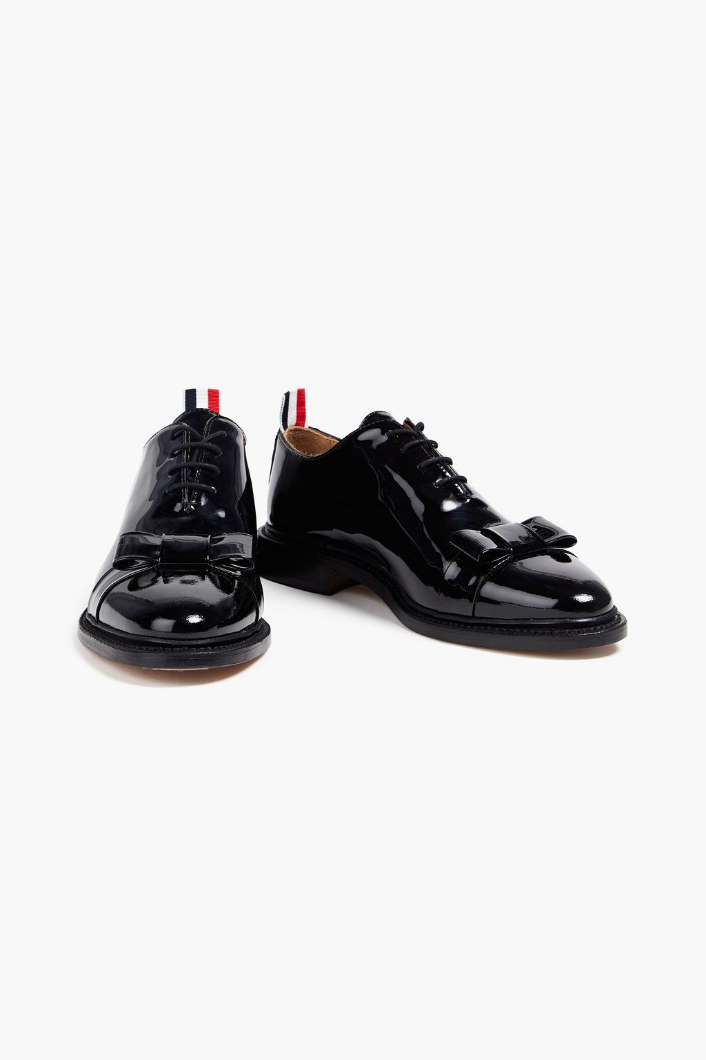 THOM BROWNE حذاء بروغ من الجلد اللامع