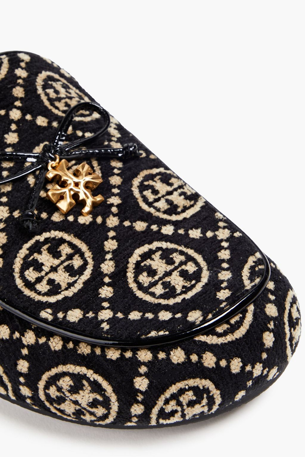 TORY BURCH سليبرز من الجاكار مزيّن بزخارف وطبعات