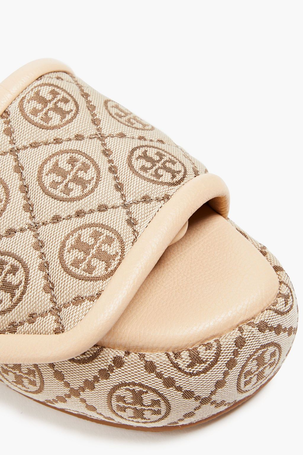 TORY BURCH صندل من الجاكار بنعل سميك