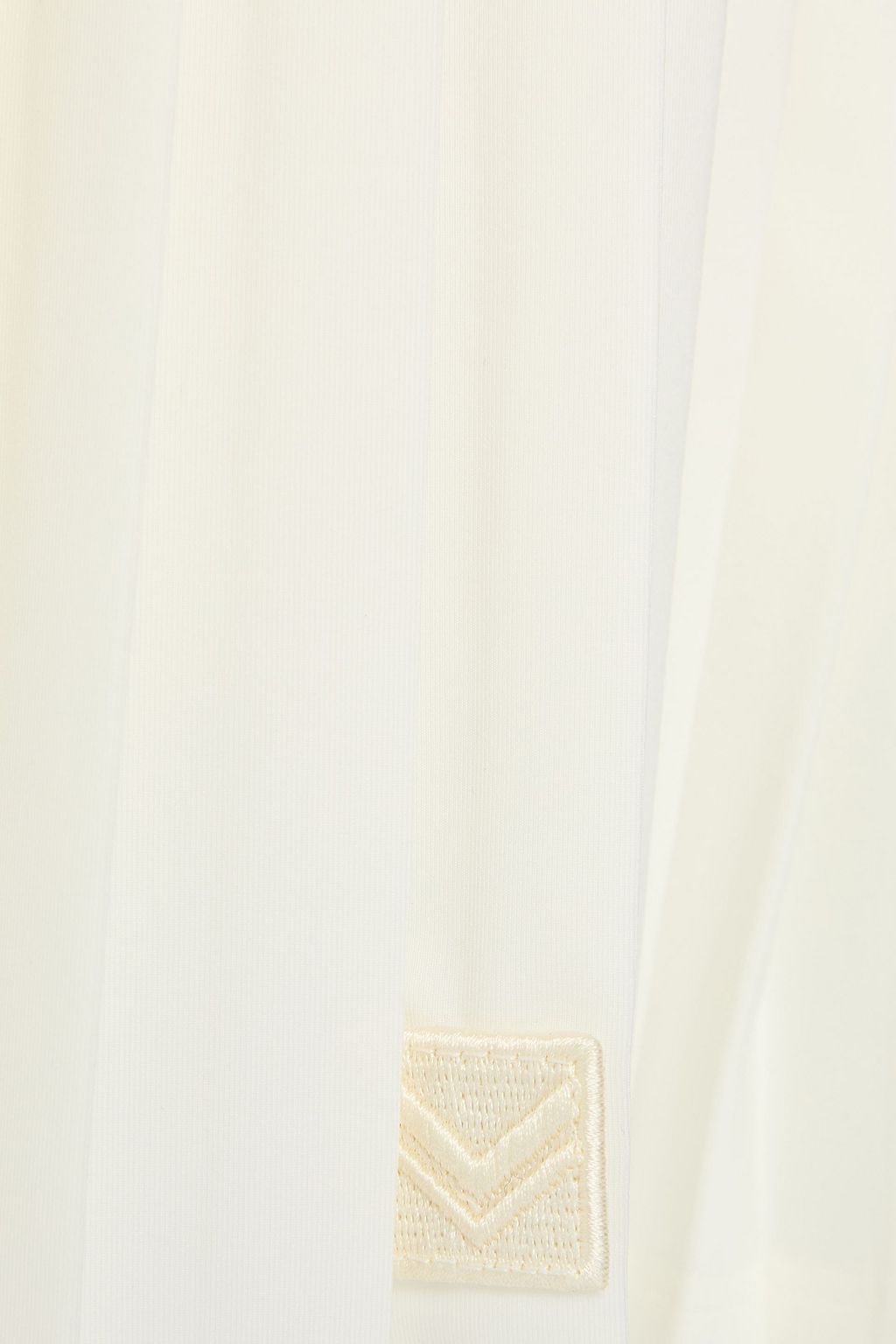 TORY BURCH شورت تنس من نسيج مطاط مزين بكسرات