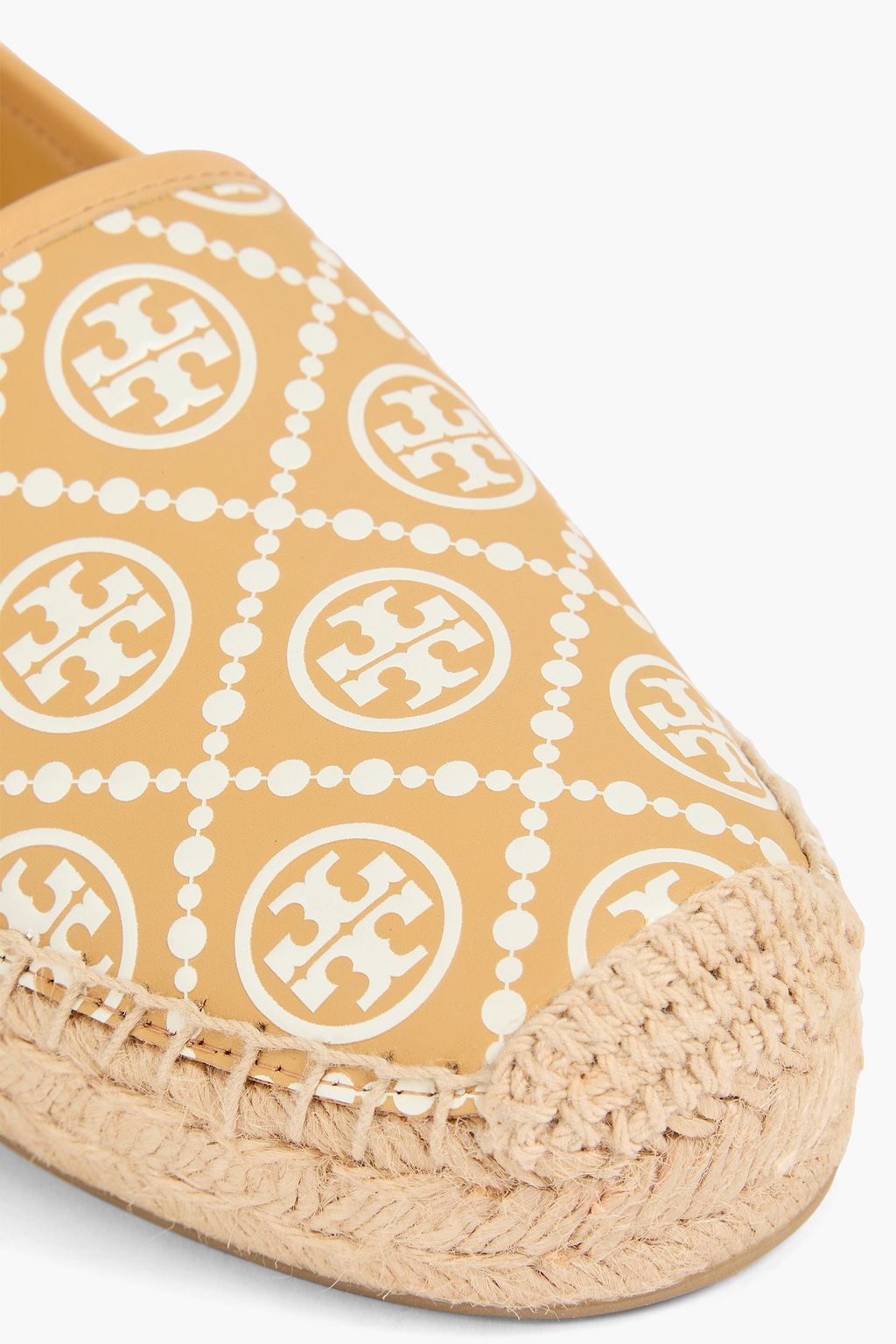 TORY BURCH حذاء إسبادريل من الجلد ومزين بطبعة شعار العلامة التجارية