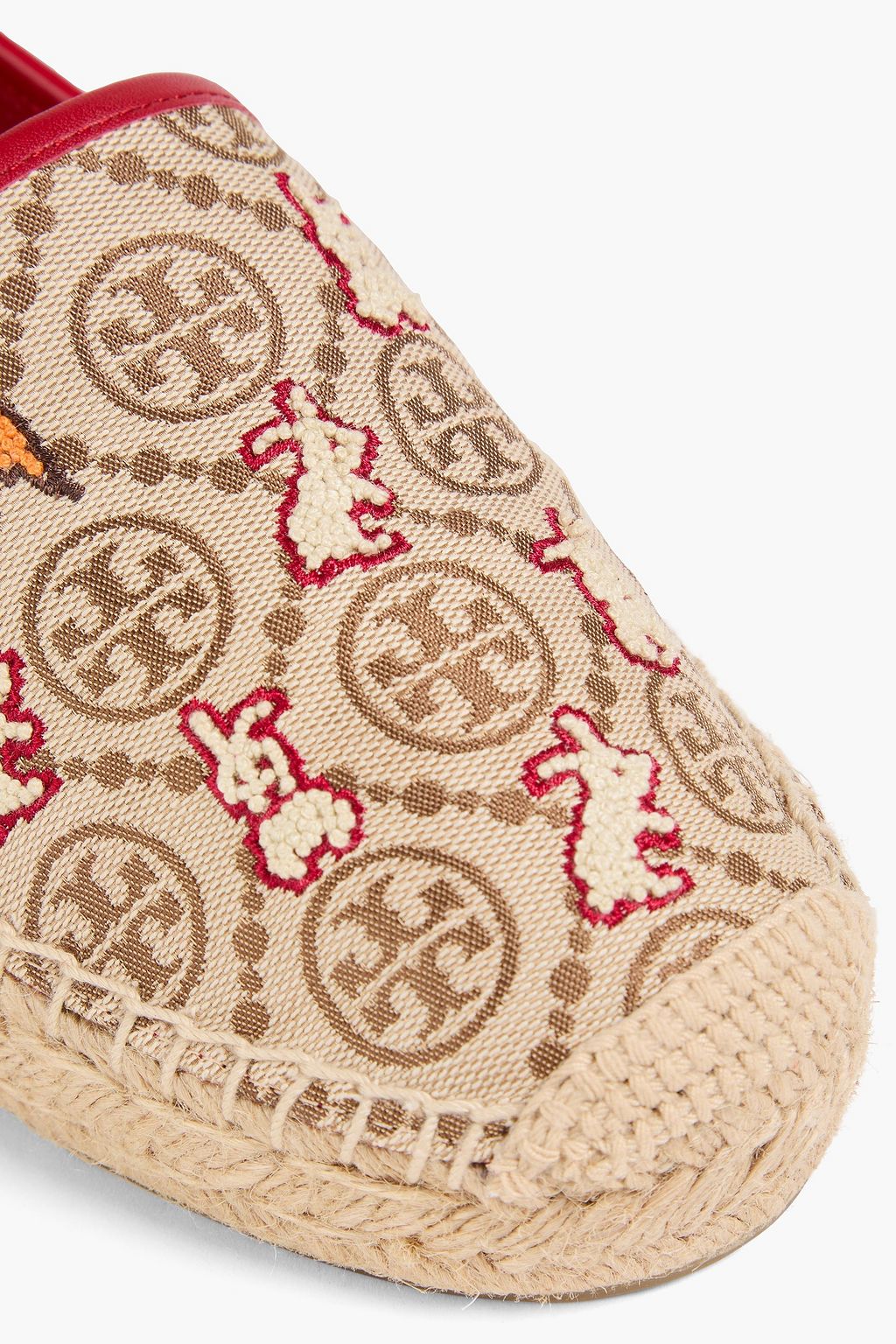 TORY BURCH حذاء إسبادريل من الجاكار بطبعة شعار العلامة