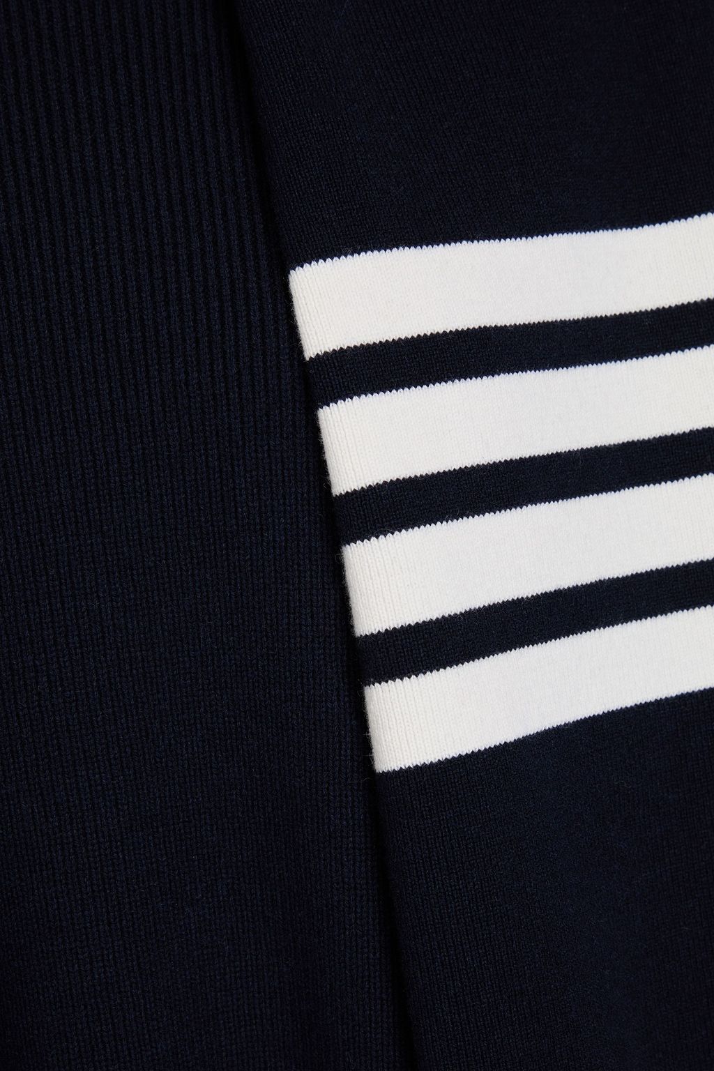 THOM BROWNE كنزة رياضية من مزيج الصوف والكشمير بتصميم مخطط