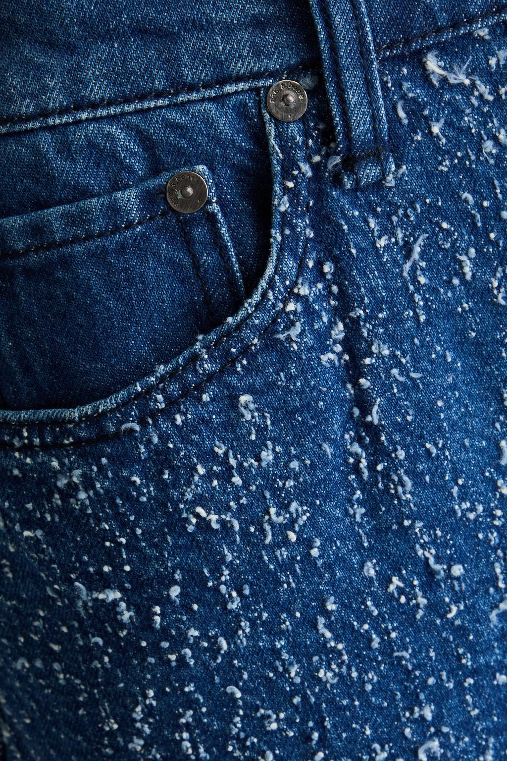RAG & BONE تنورة "كارلا" متوسطة الطول من الدنيم بلون بتأثير معتق