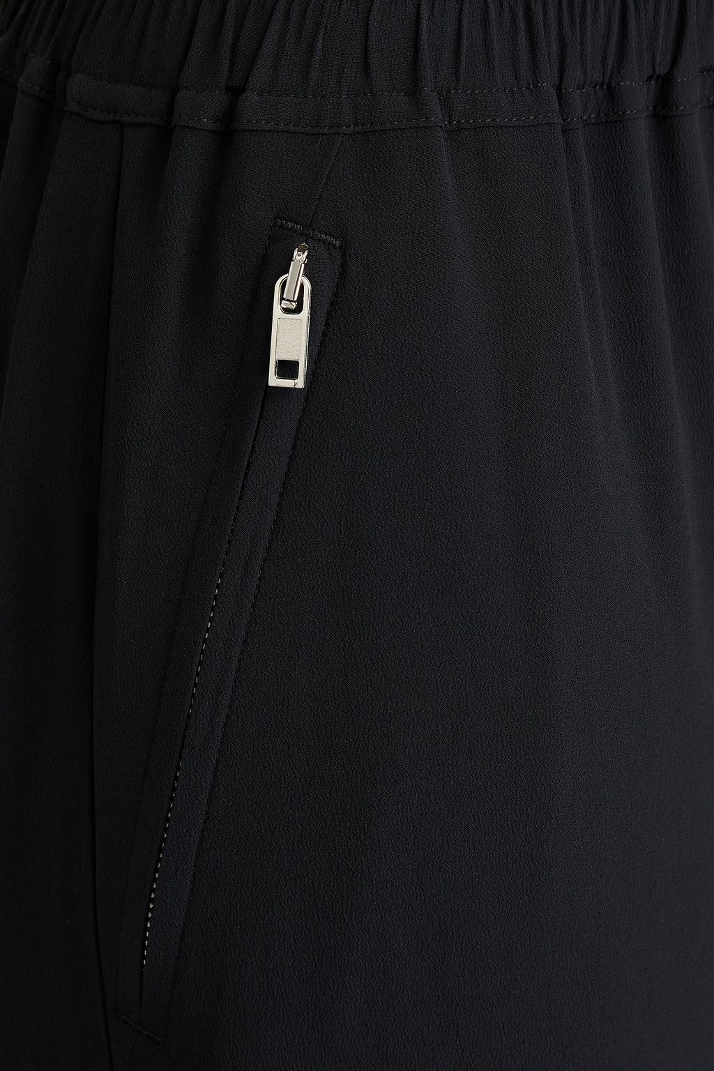 RICK OWENS بنطلون رياضي قصير من الحرير الصيني