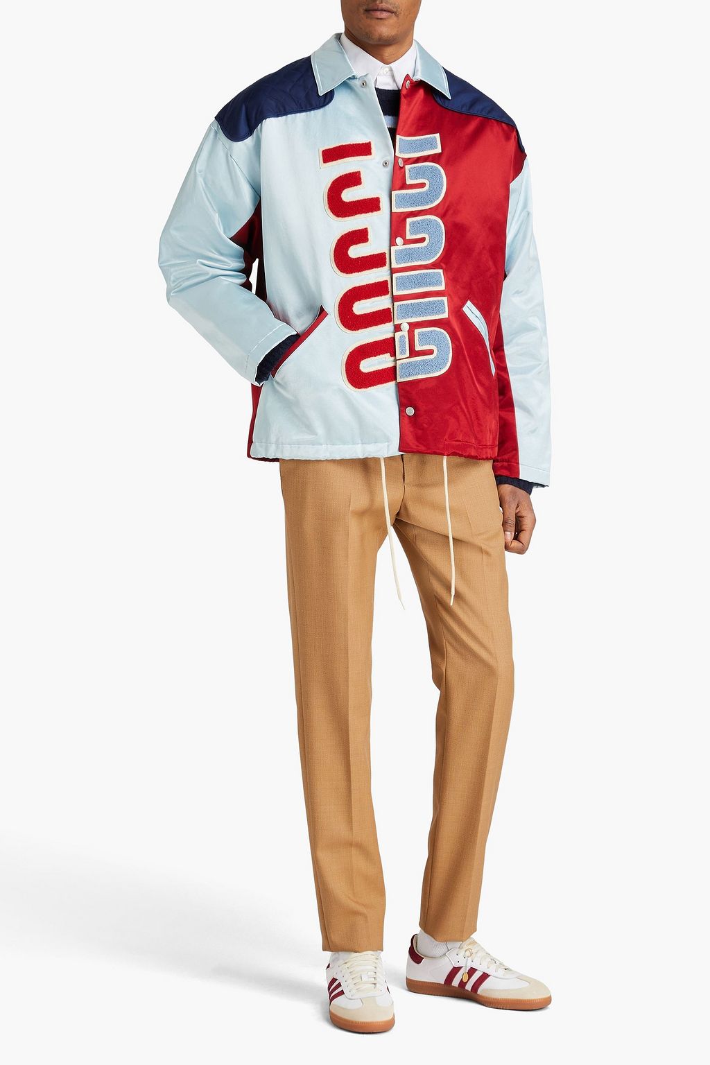 GUCCI قميص خارجي من مزيج القطن والساتان بأقسام متباينة الألوان مع رقعة مزخرفة بشعار العلامة