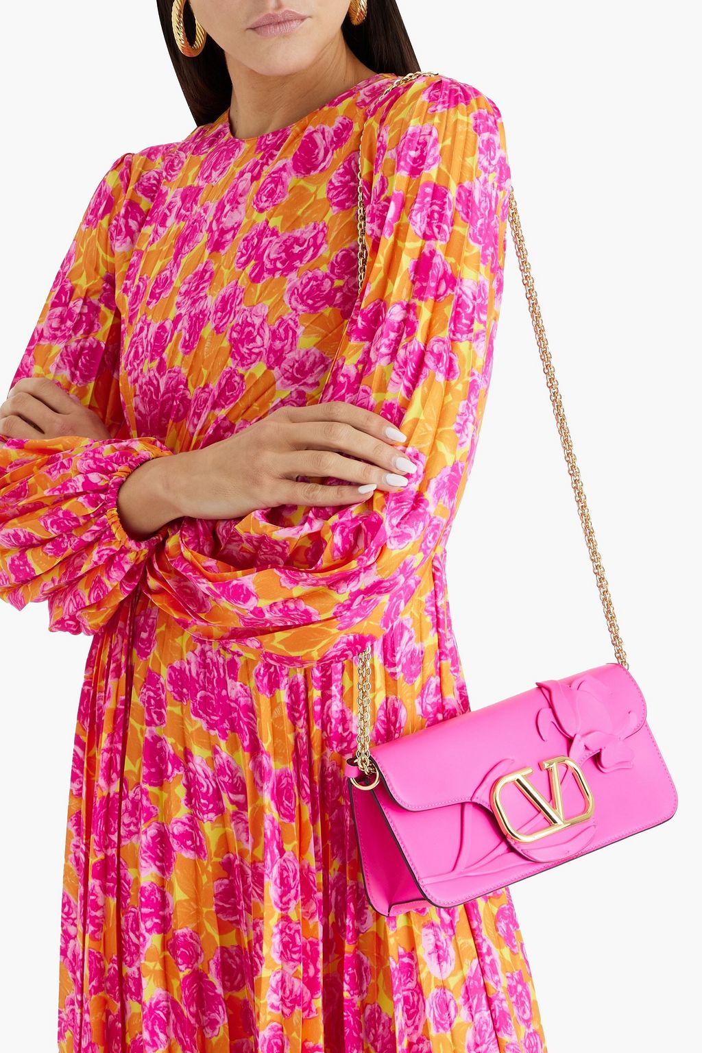 VALENTINO GARAVANI Locò floral-appliquéd leather shoulder bag