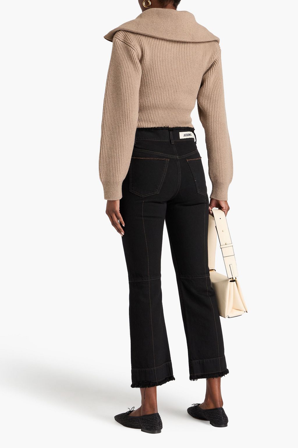 JACQUEMUS كنزة رياضية قصيرة "ريسول" من صوف المارينو المضلع بنصف سحاب