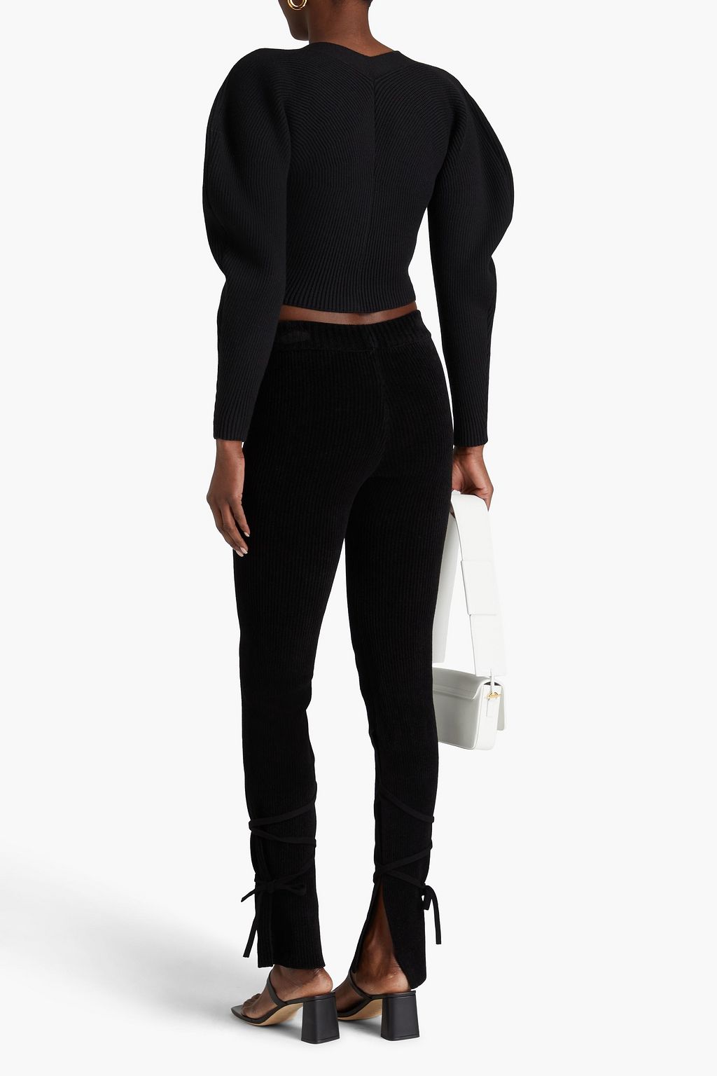 JACQUEMUS بنطلون من نسيج محبوك بنمط مضلّع بأرجل ضيقة برباط