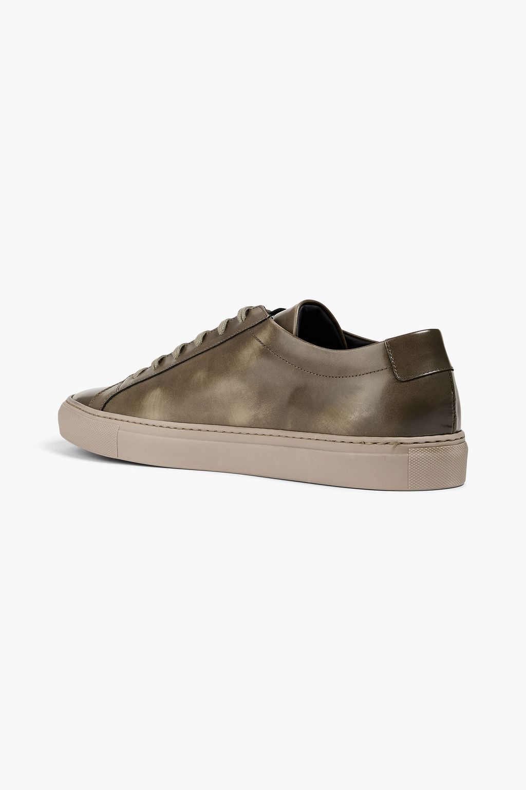 COMMON PROJECTS حذاء سنيكرز "أكيليس" من الجلد اللامع بتأثير معتق