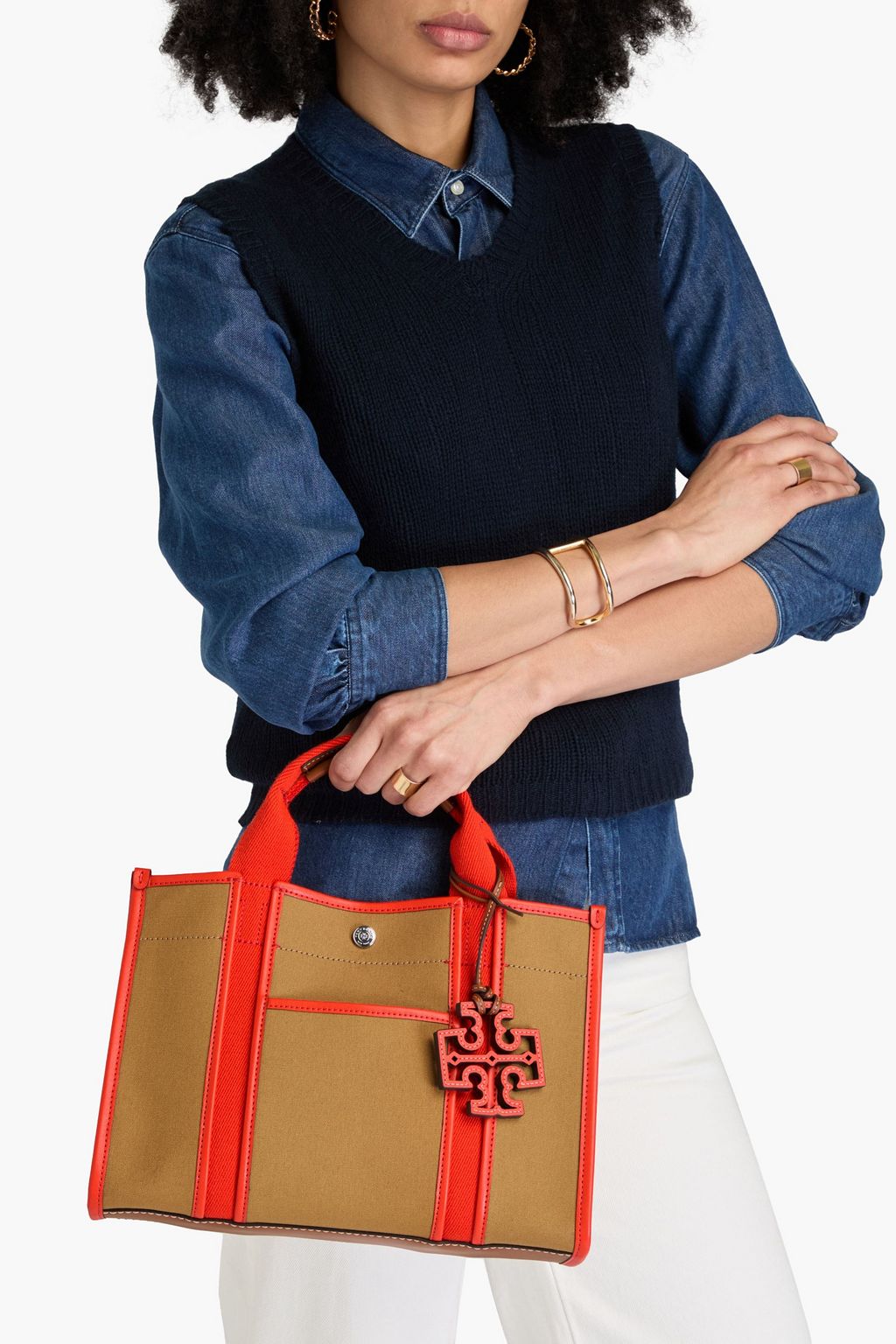 TORY BURCH حقيبة توت "توري" من الكنفا بحواف من الجلد