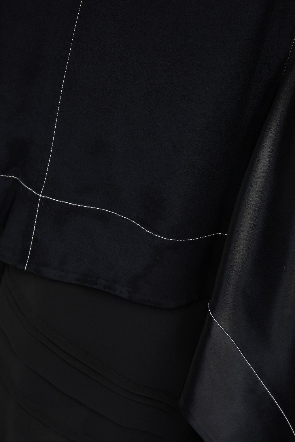 3.1 PHILLIP LIM فستان بطبقات من الحرير الصيني والساتان بقصّة غير متماثلة