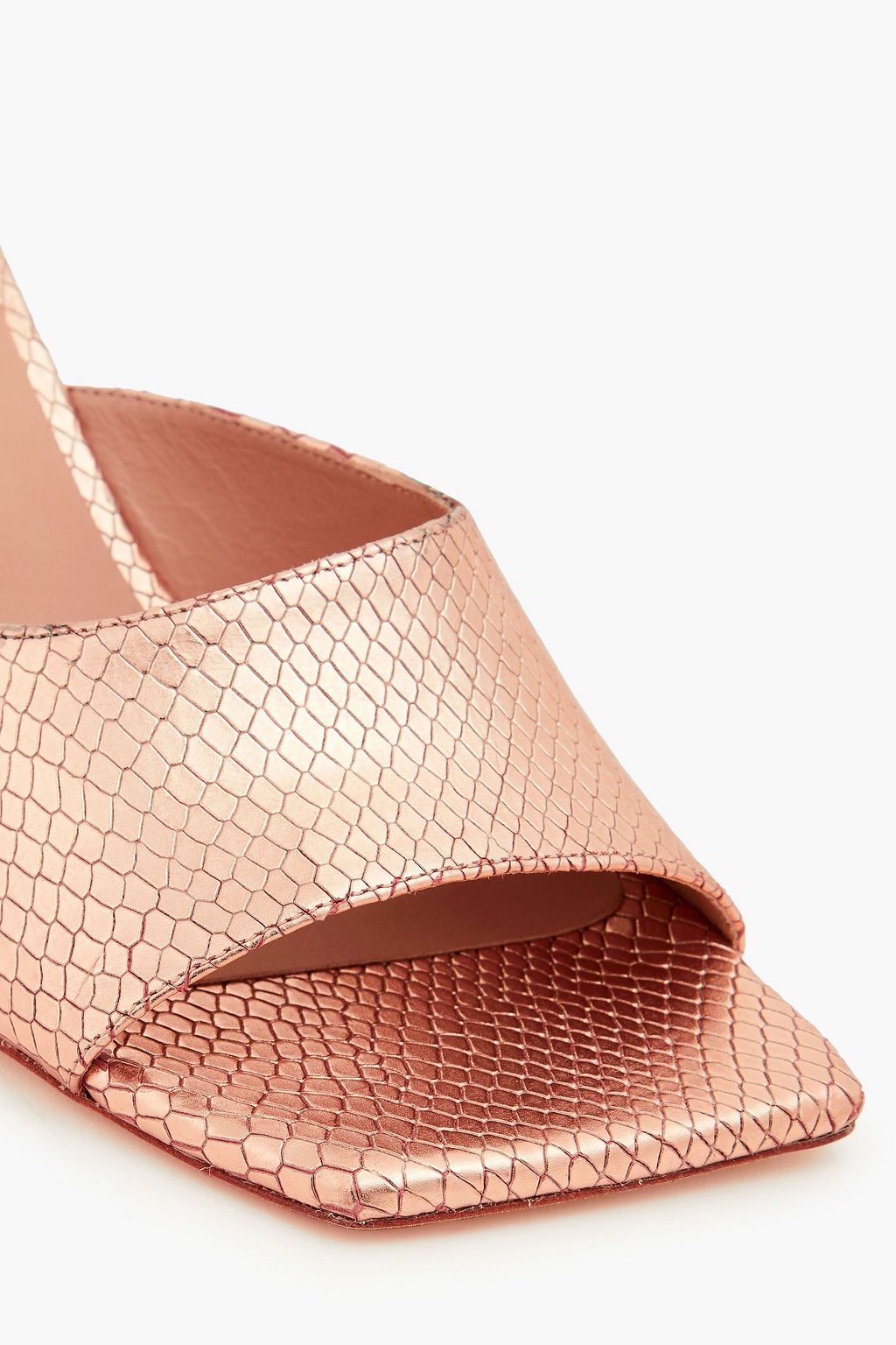 STUART WEITZMAN حذاء ميول "تيا 85" من الجلد بلون ميتاليك بنقشة جلد الثعبان