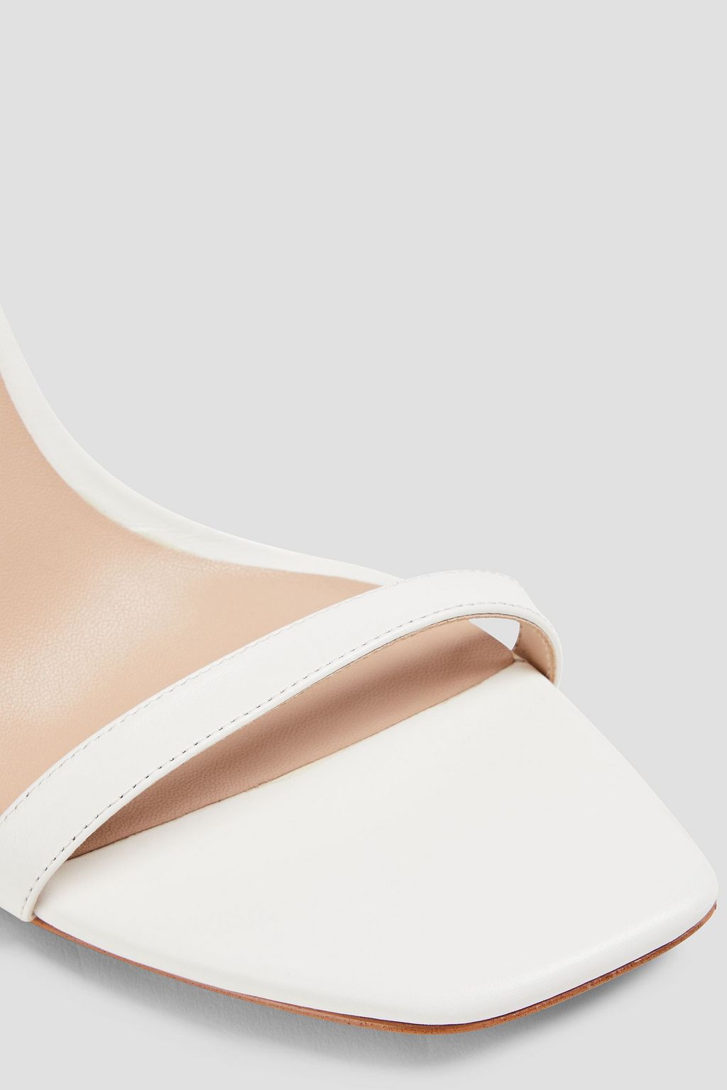 STUART WEITZMAN صندل "أميلينا 95" من الجلد