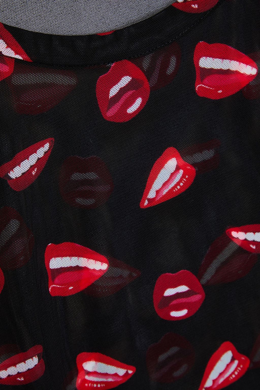 ALICE + OLIVIA بلوزة من الشبك مزينة بطبعات