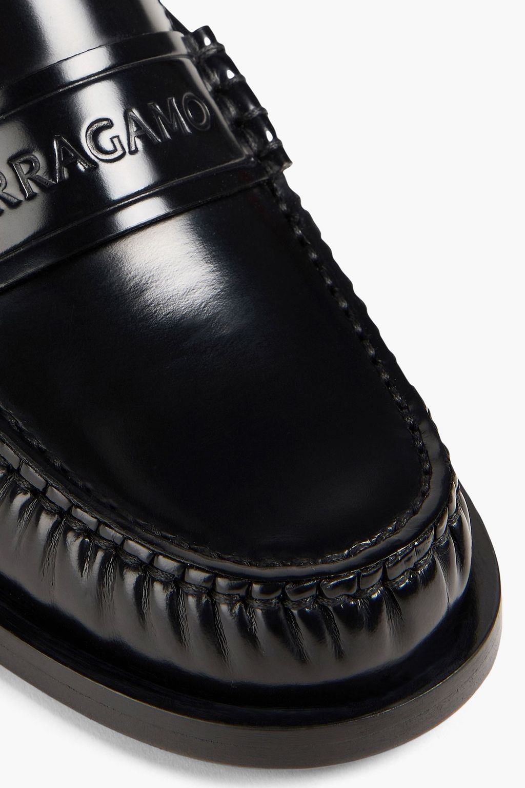 FERRAGAMO حذاء لوفر من الجلد اللامع منقوش