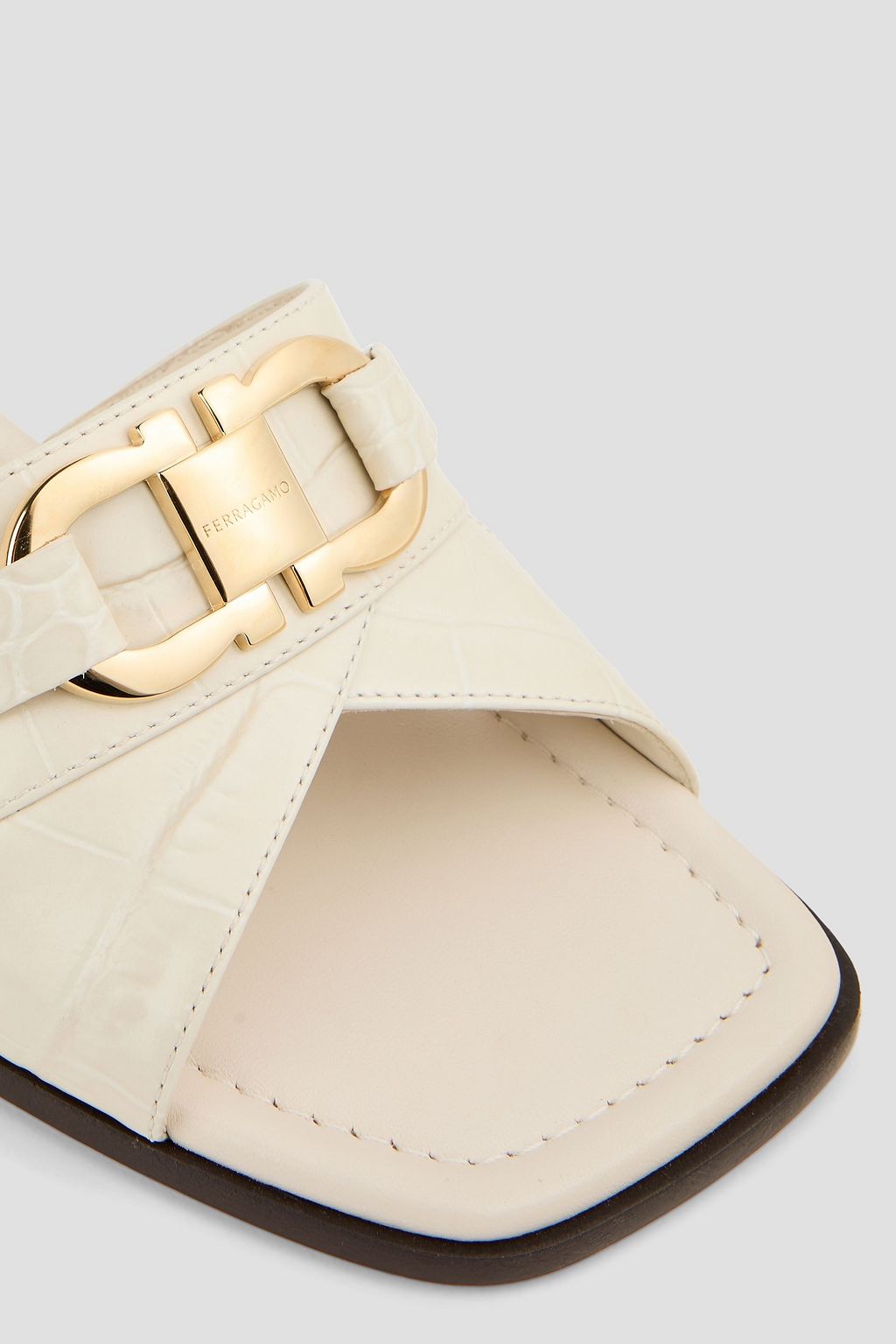 FERRAGAMO Lorelie クロコ風レザー サンダル
