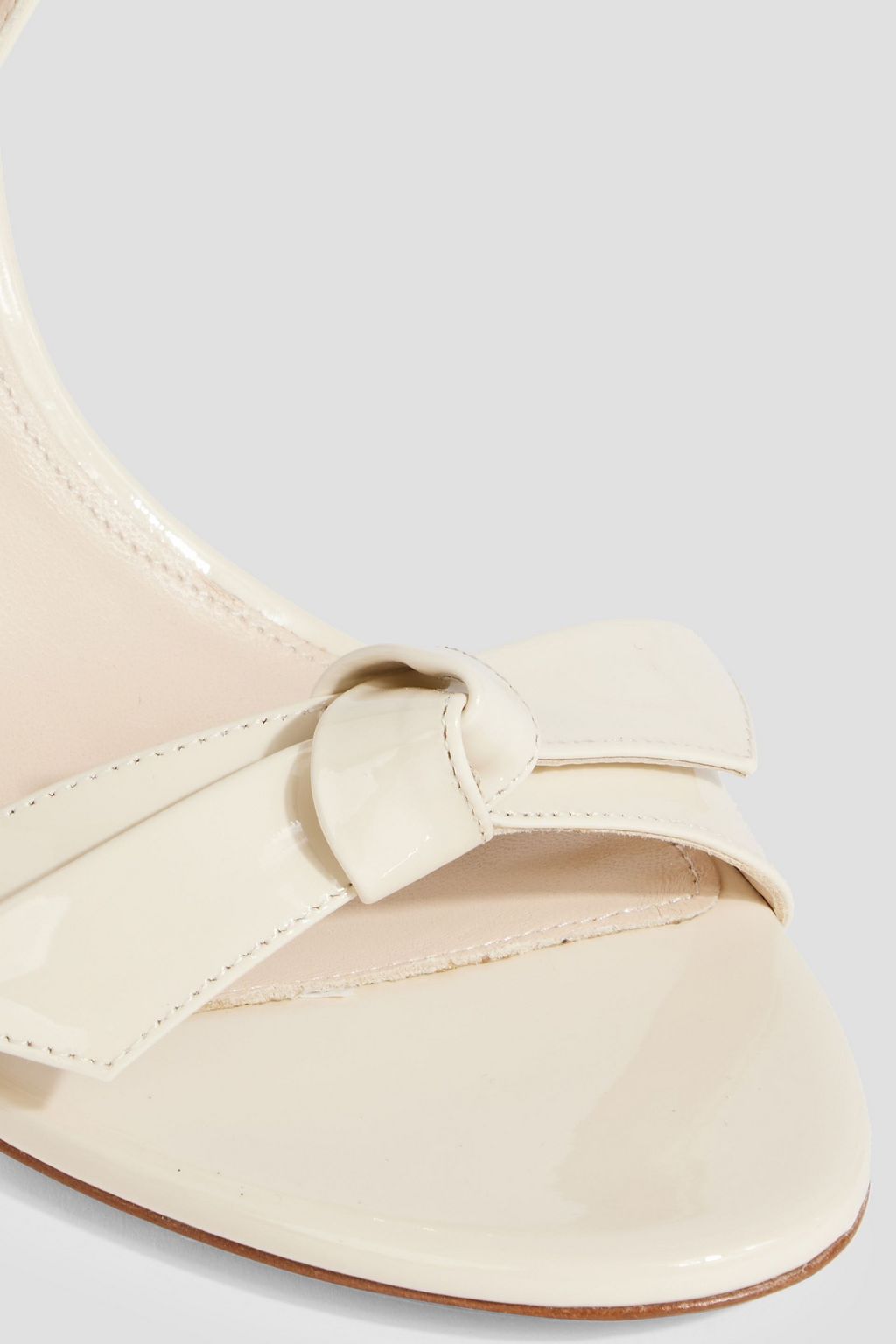 ALEXANDRE BIRMAN Clarita Bell パテントレザー サンダル リボン付き