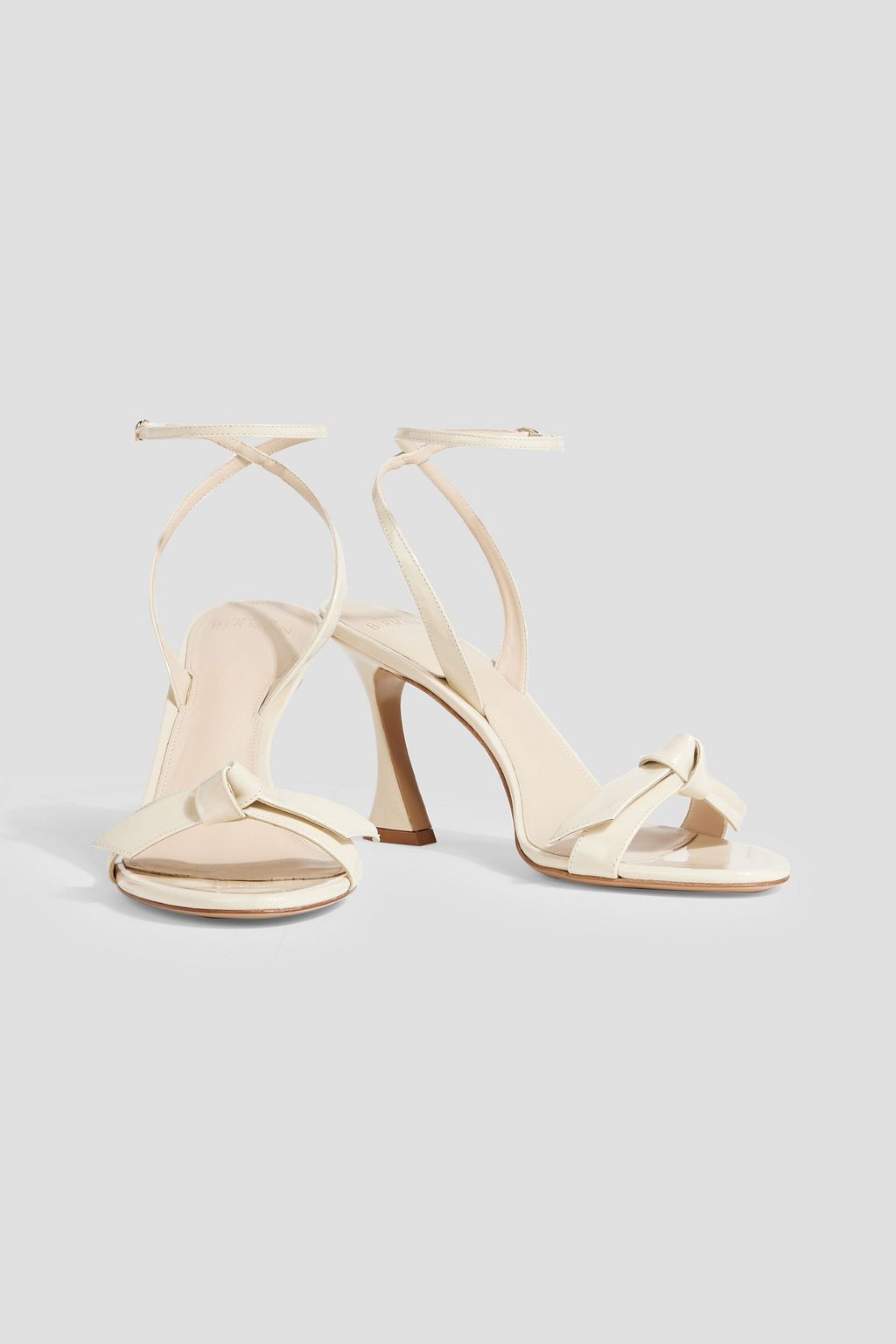 ALEXANDRE BIRMAN Clarita Bell パテントレザー サンダル リボン付き