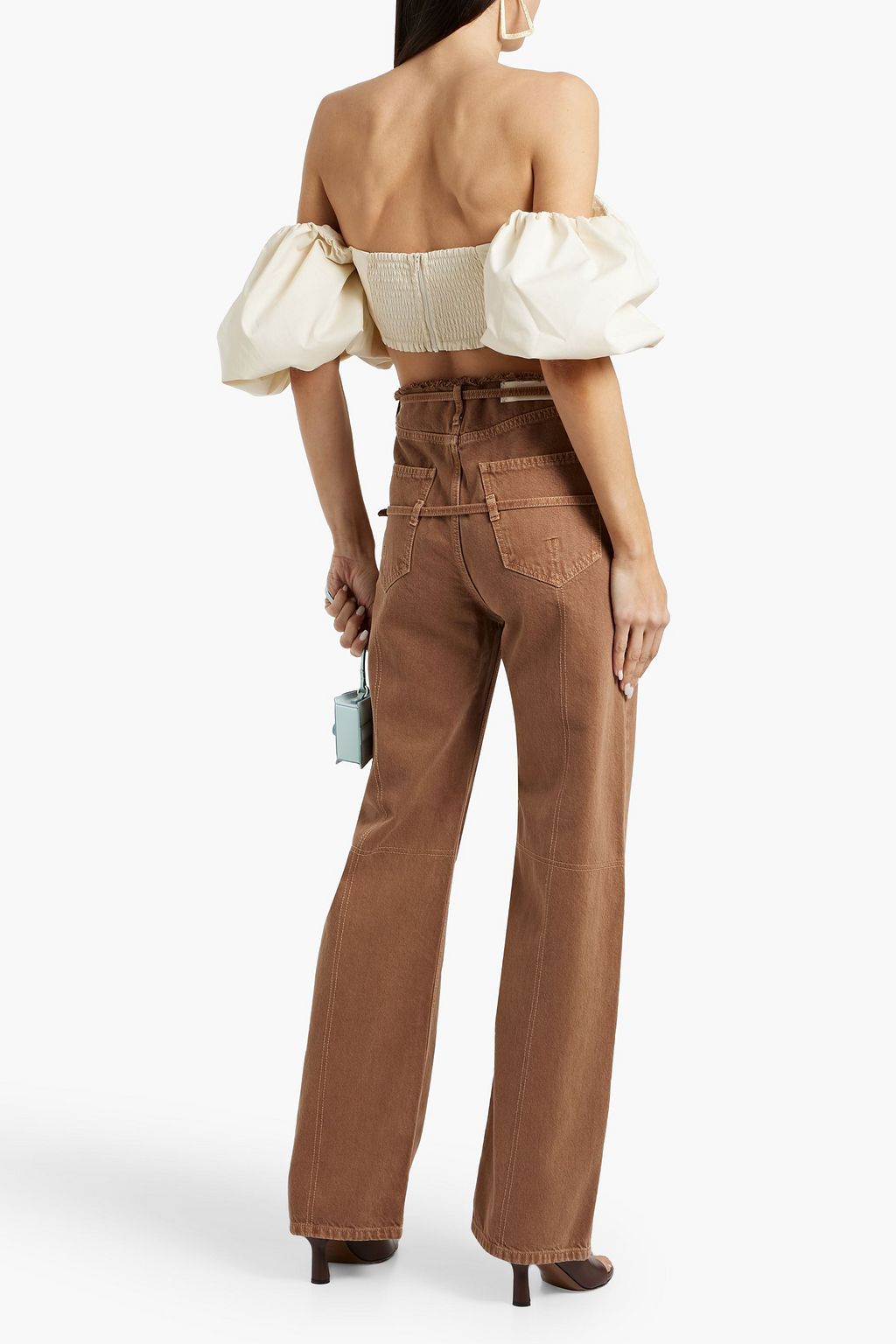 JACQUEMUS جينز "كاراكو" بأرجل مستقيمة مرتفع الخصر ومزوّد بحزام