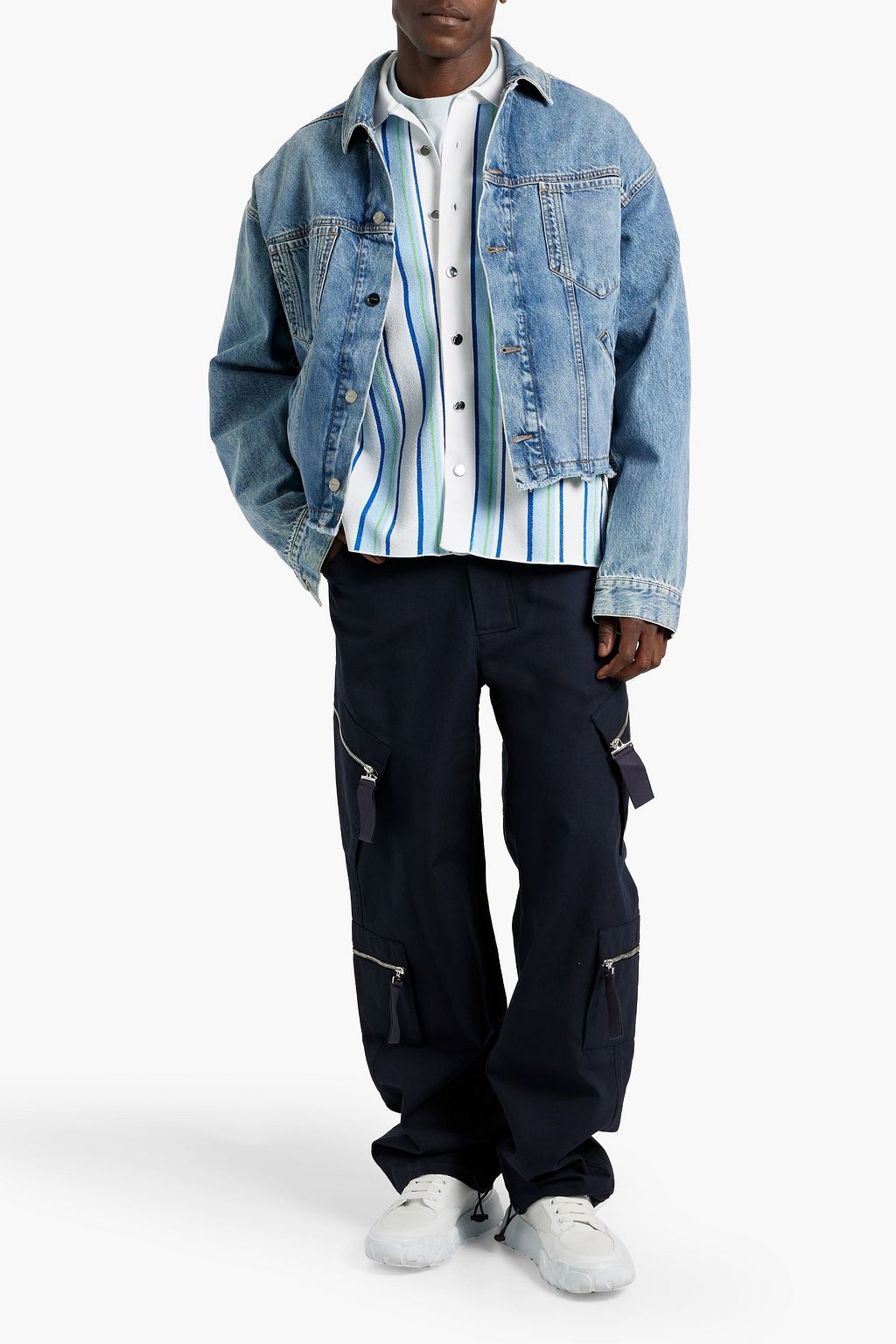 JACQUEMUS جاكيت من الدنيم بحواف منسّلة