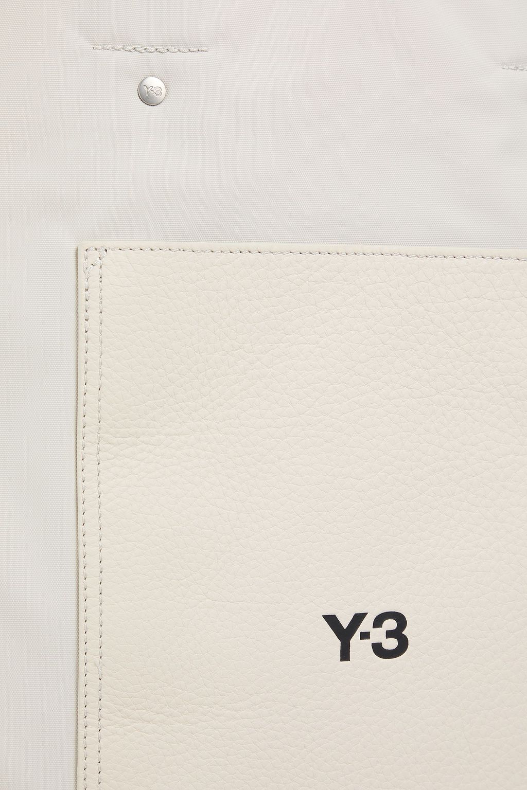 Y-3 حقيبة توت مصنوعة من قماش عازل مع حواف من الجلد
