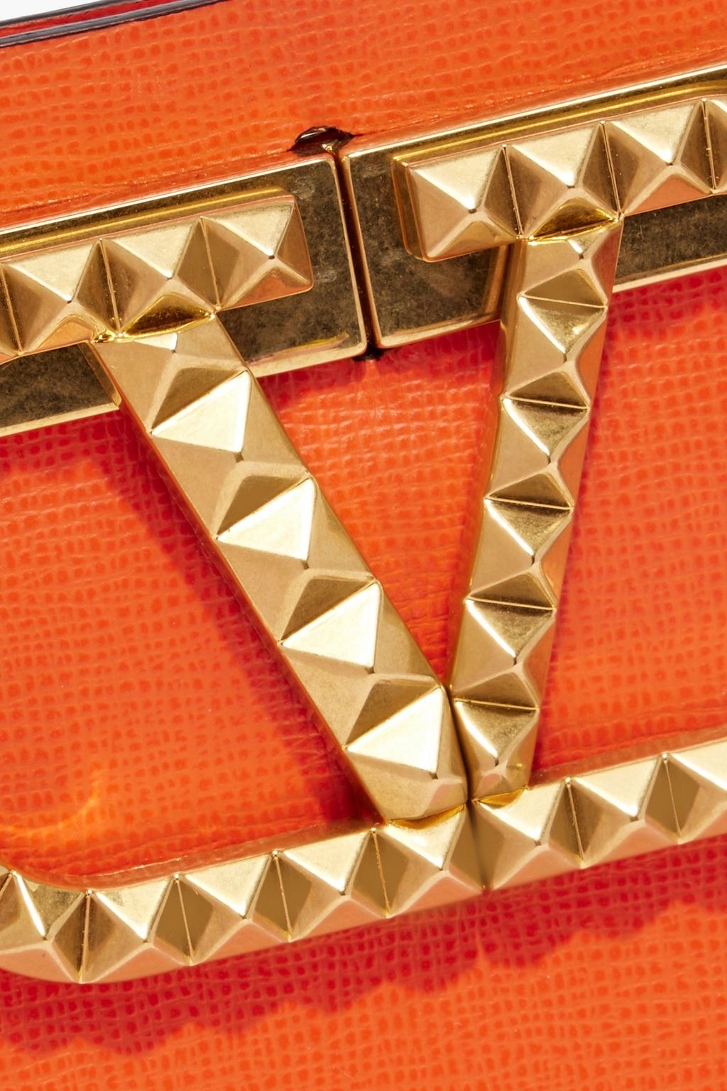 VALENTINO GARAVANI Rockstud Alcove textured-leather clutch