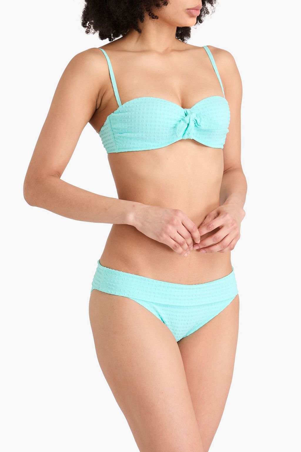 HEIDI KLEIN توب بيكيني بتصميم باندو مصنوع من نسيج سيرساكر المرن بتصميم معقود