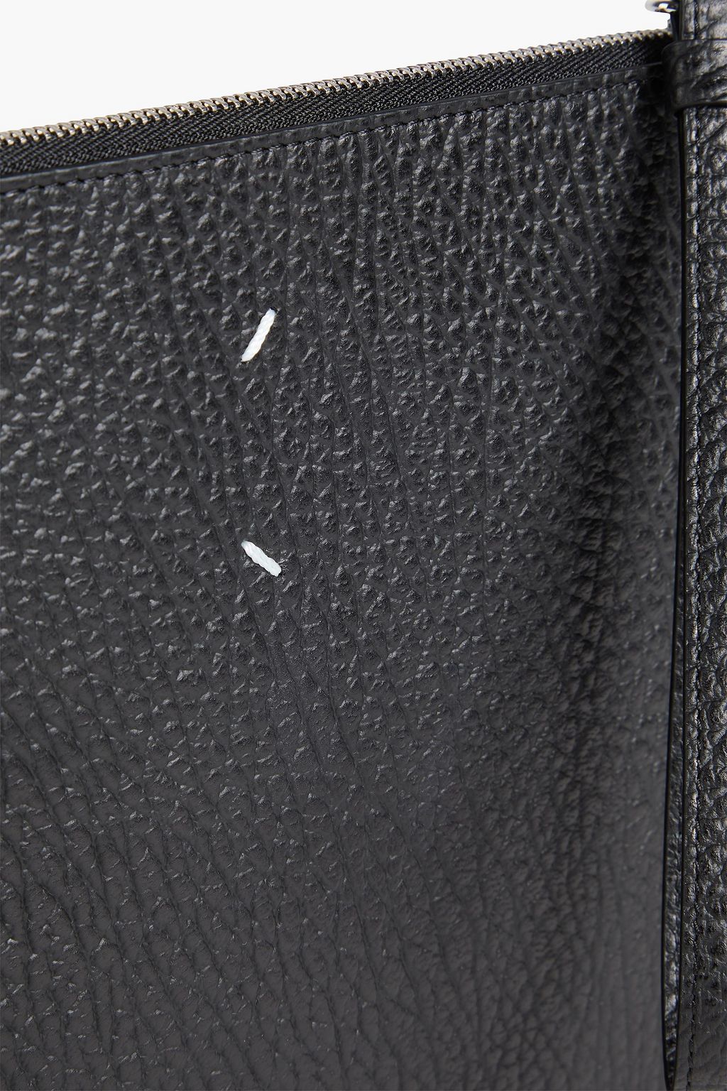 MAISON MARGIELA حقيبة باوتش من الجلد المُحبّب