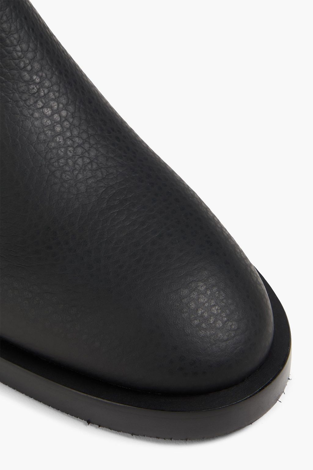 STUART WEITZMAN حذاء بوت تشيلسي "لينورا" من الجلد الحبيبي