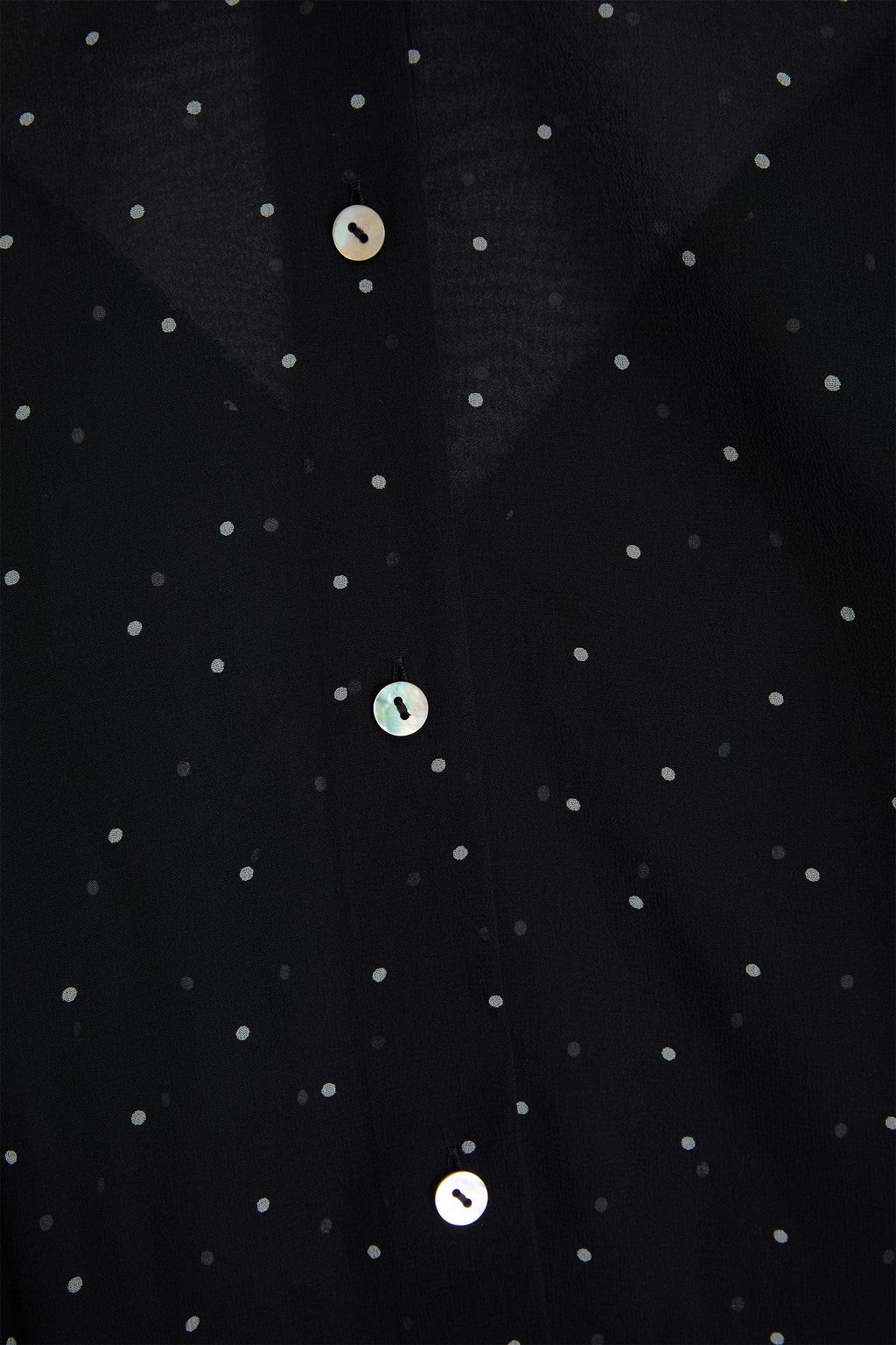 VINCE. Hemd aus Seiden-Georgette mit Polka-Dots