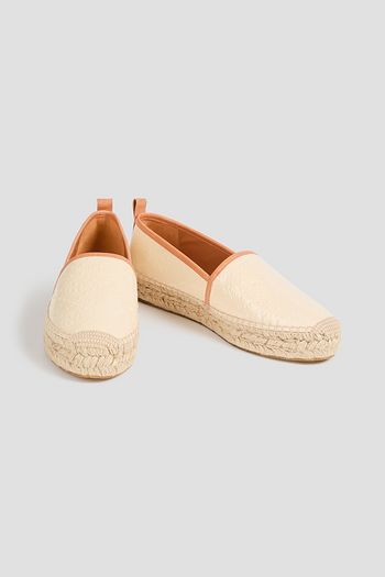 TORY BURCH حذاء اسبادريل بنعل سميك من الجلد اللامع