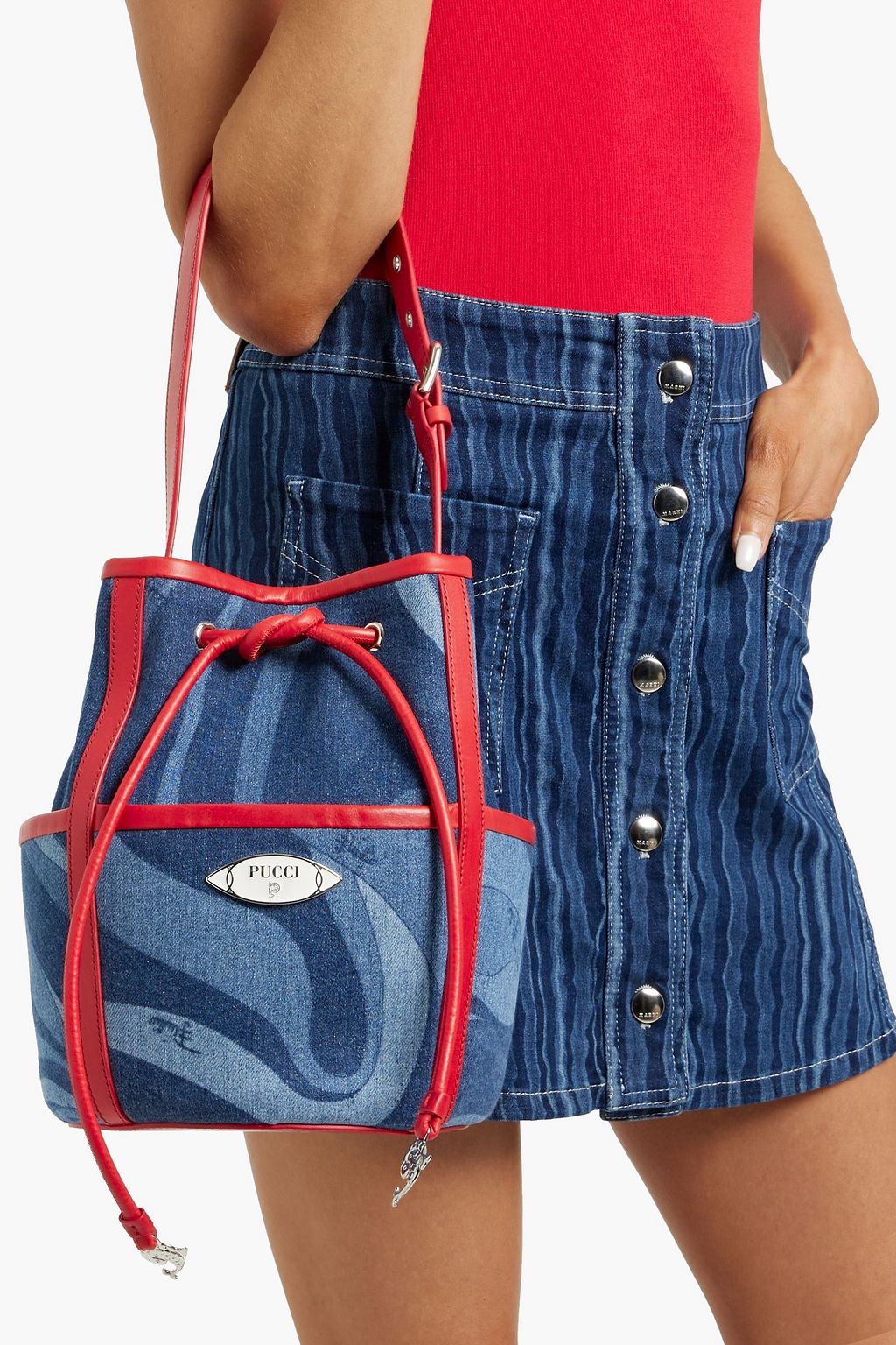 PUCCI Bedruckte Bucket Bag aus Denim mit Lederbesatz