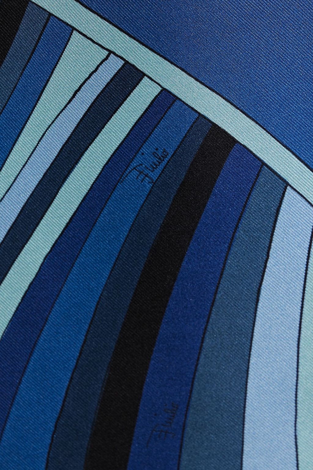PUCCI シルクツイル ショートパンツ プリント入り