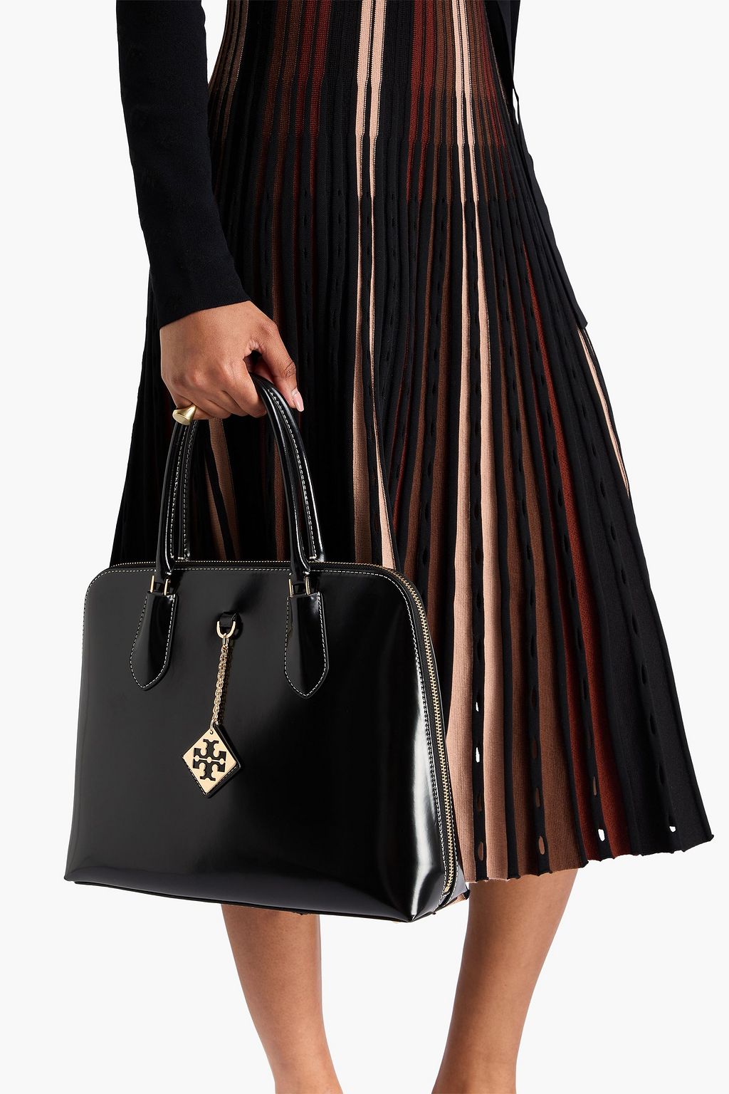 TORY BURCH حقيبة توت "سوينج ساتشيل" من الجلد اللامع