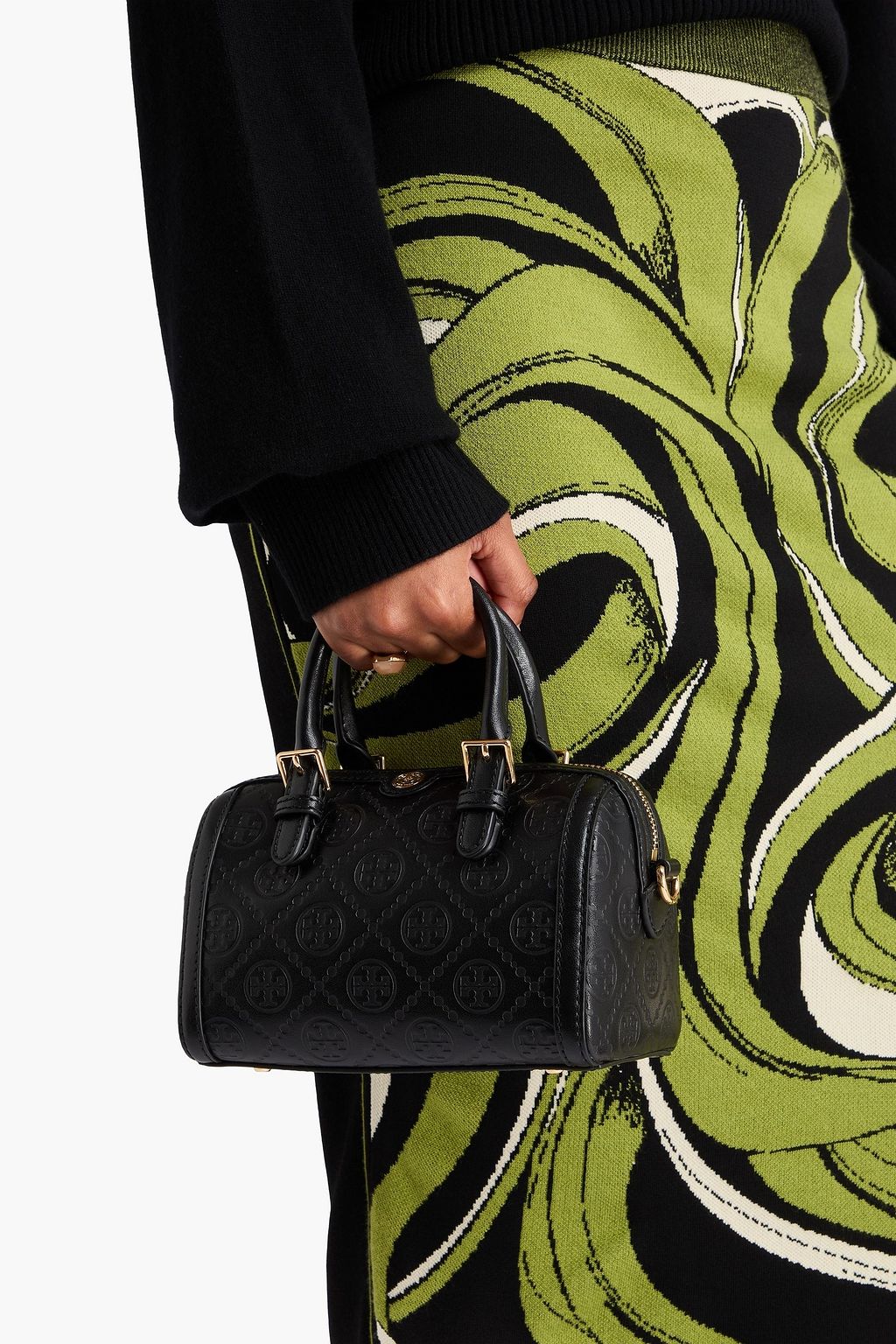 TORY BURCH حقيبة توت من الجلد مزينة بنقشة شعار العلامة على شكل حرف T