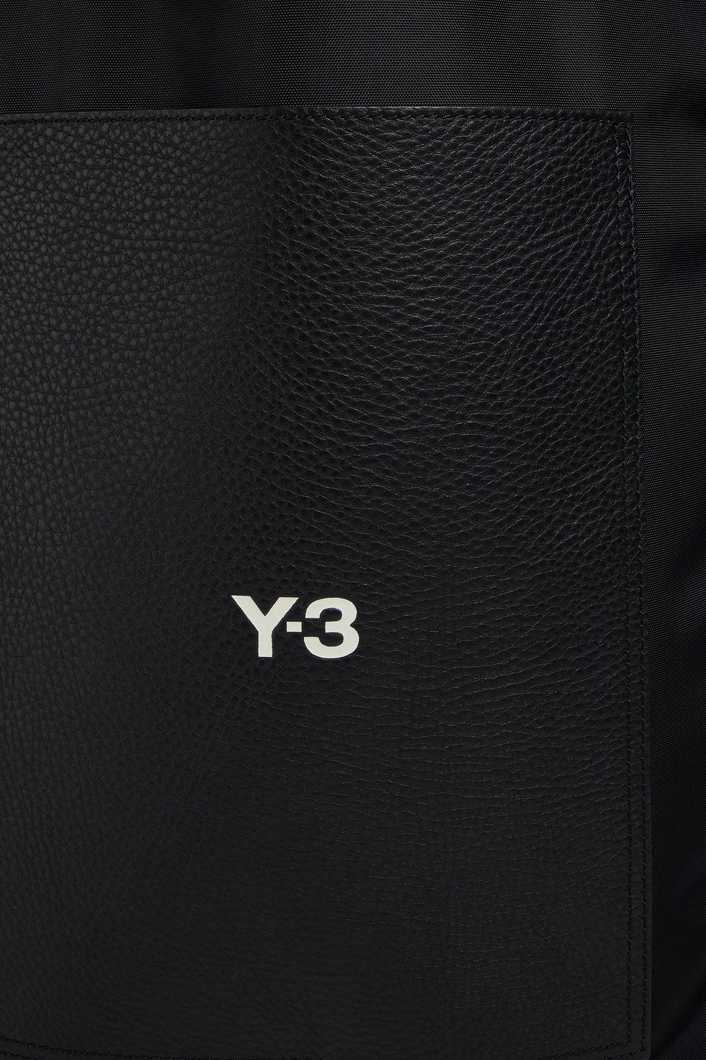 Y-3 حقيبة توت “لوكس” من قماش عازل بطبعات