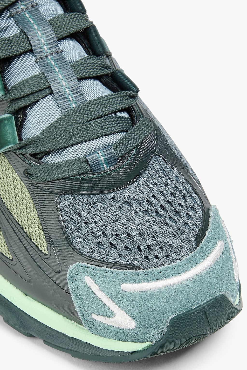 ADIDAS ORIGINALS X SONG FOR THE MUTE حذاء سنيكرز “أديستار كوشن” من الشبك والساتان بتصميم مطرّز